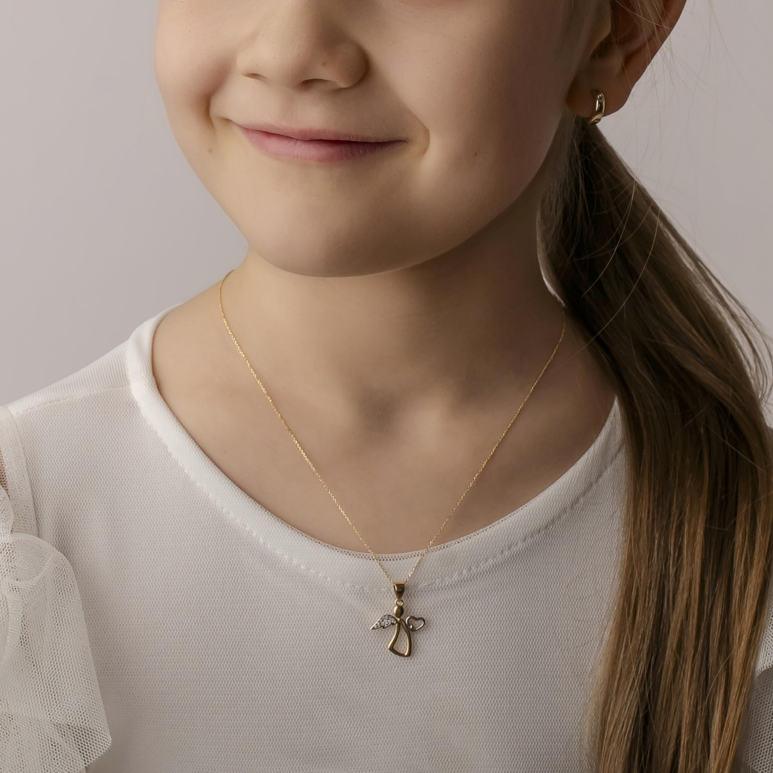 Collana in Oro 9 kt con Pendente a forma di Angioletto con ali ricoperte di Zirconi bianchi. Perfetto come regalo per Battesimi, Comunioni e Cresime ,Compleanno + Confezione Regalo Personalizzata
