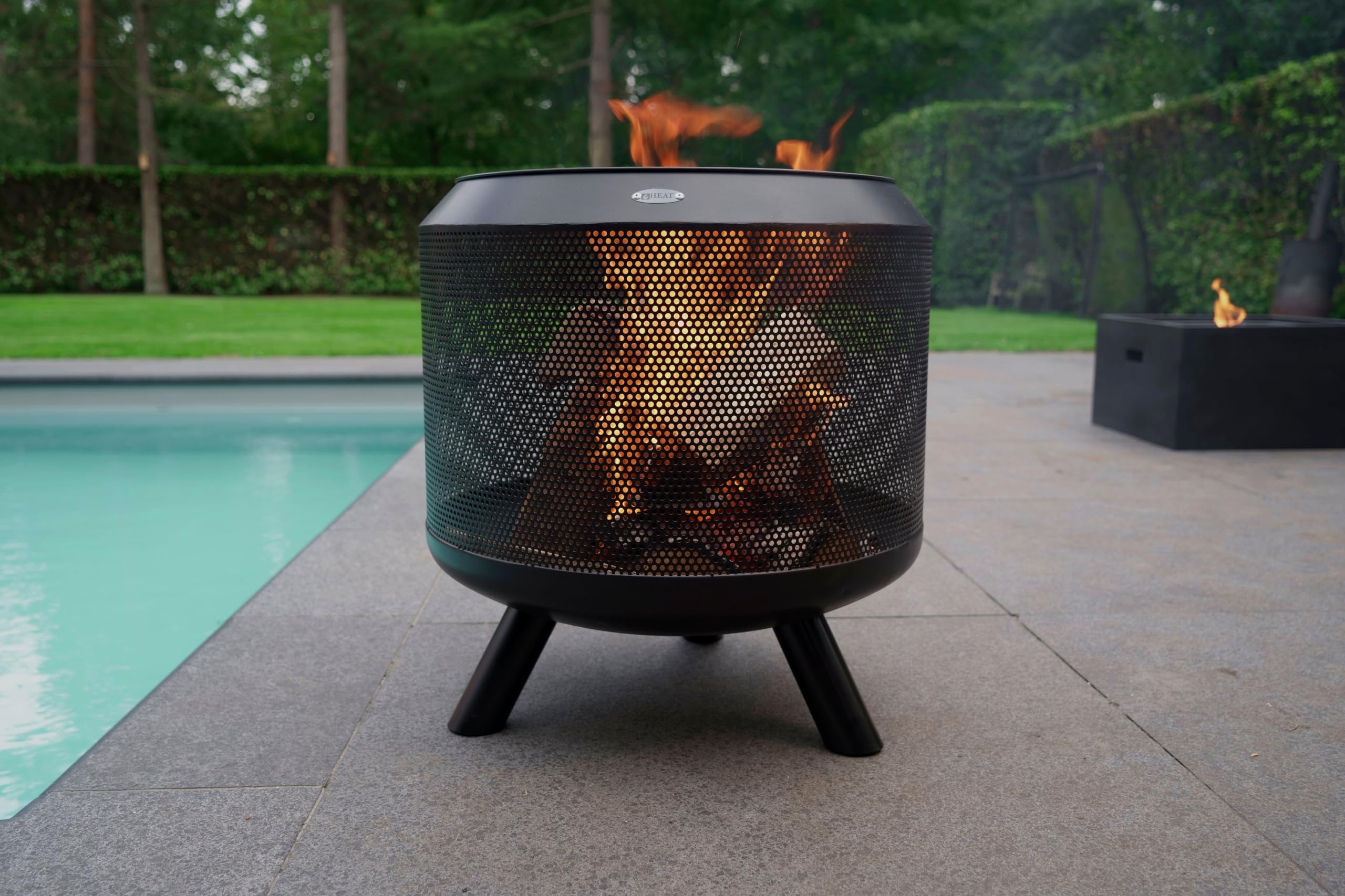 Feuertrommel mit Grill - Feuerkorb mit Grill – Feuerstelle mit Beinen für den Garten, inkl. Grillrost – 50x50x60 cm