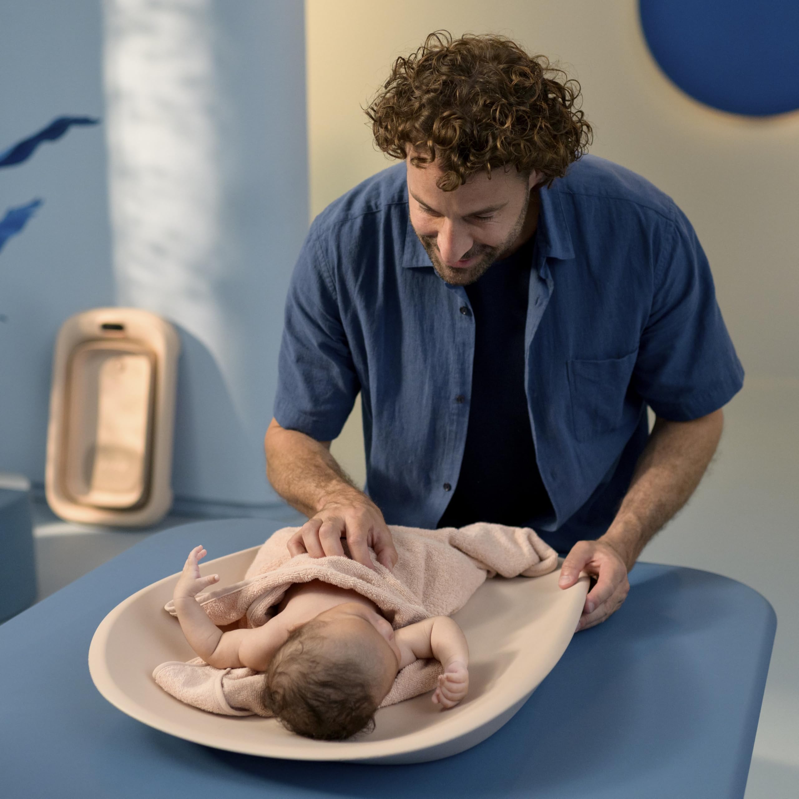 Maxi-Cosi Mavis, Fasciatoio Neonato, 50x70cm, 0-12 mesi, Neonati e Bimbi Piccoli, Bordi Alti Arrotondati, Facile da Pulire, Antiscivolo, Morbido Materassino Fasciatoio da Tavolo, Muted Terra