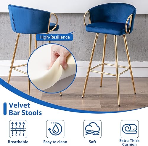 Miniatura 5 de Juego de taburetes de bar de 2,30 pulgadas de altura de mostrador, silla de terciopelo con respaldo bajo con reposabrazos dorados para isla de