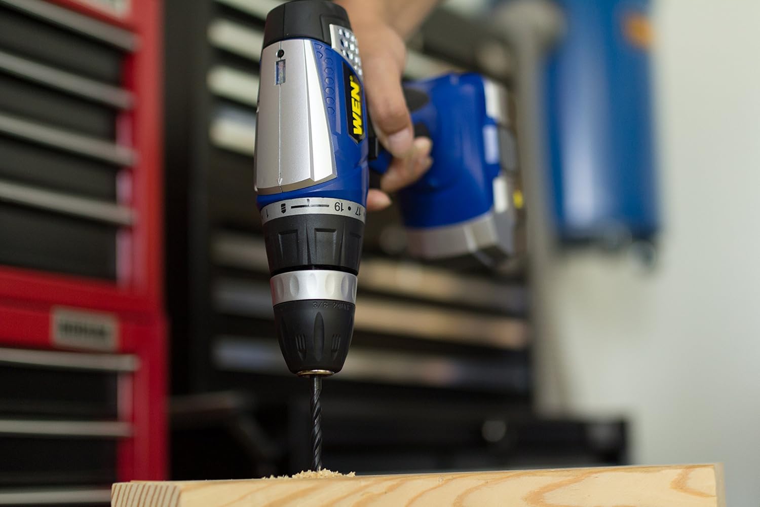 Onе-Dау Sаlе: Uр tо 50% оƒƒ WEN 5182 18-Volt Cordless Drill/Driver with 2 Batteries, Blue