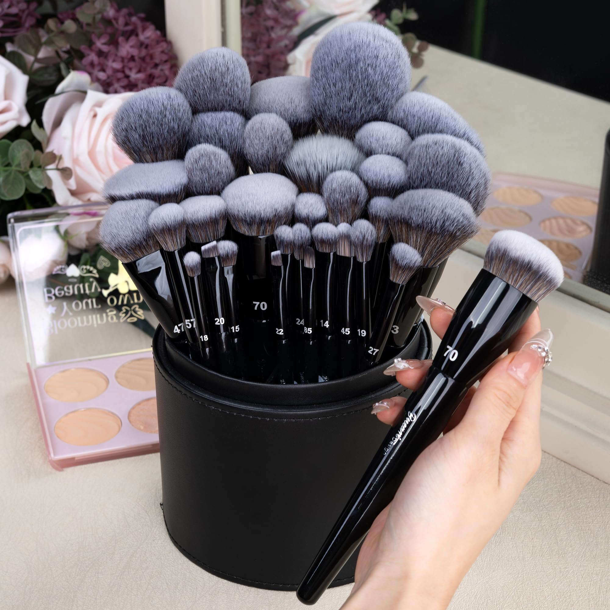 Bueart Design 32Pcs PRO Grade Makeup Brushes Set with Super large Holder, Premium Ultra-soft Synthetic Foundation Contour Powder Blush Concealer Eyeshadow Classic Black Make up Brush
