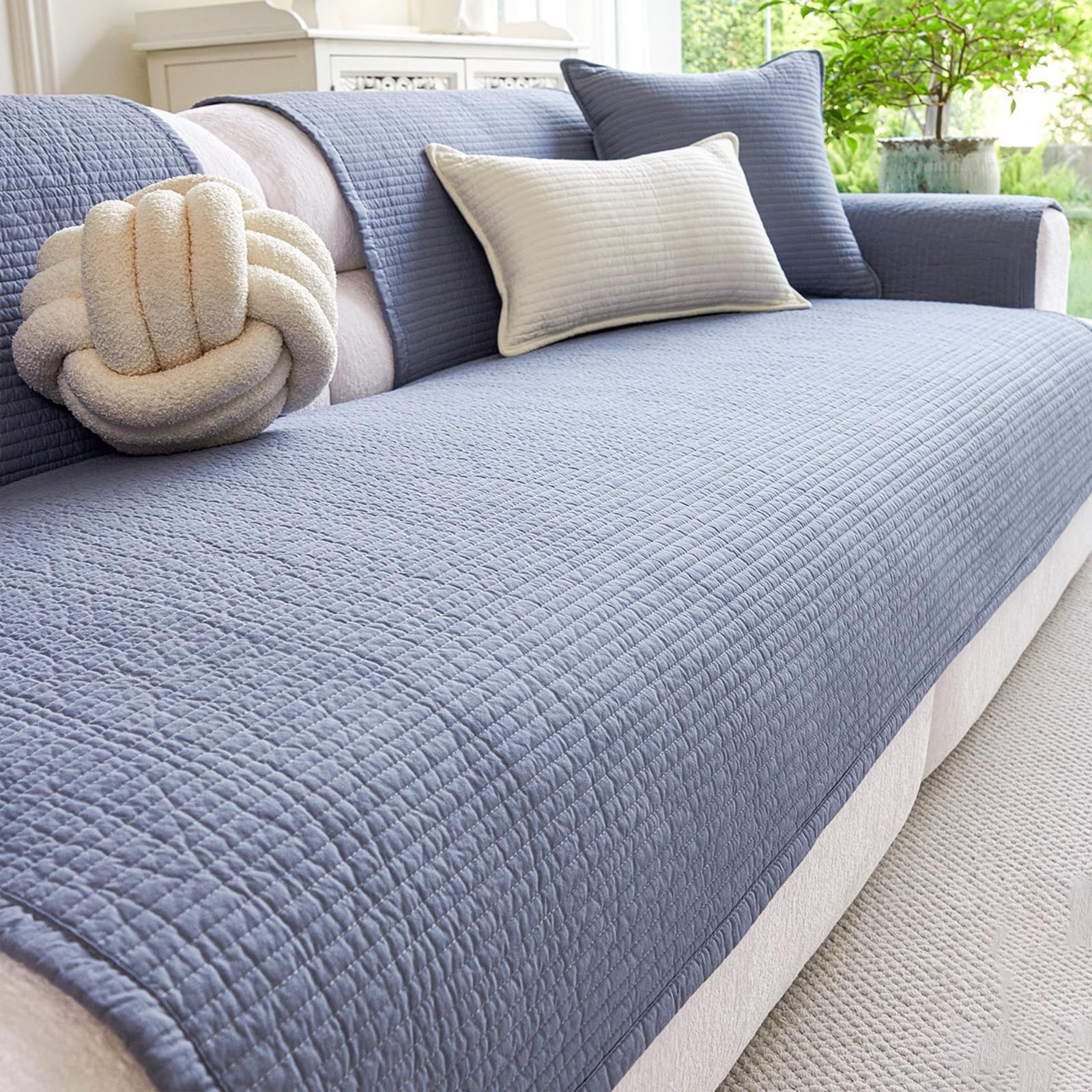Housse de canapé bleu crème luxe pour créer un salon style guérison apaisant