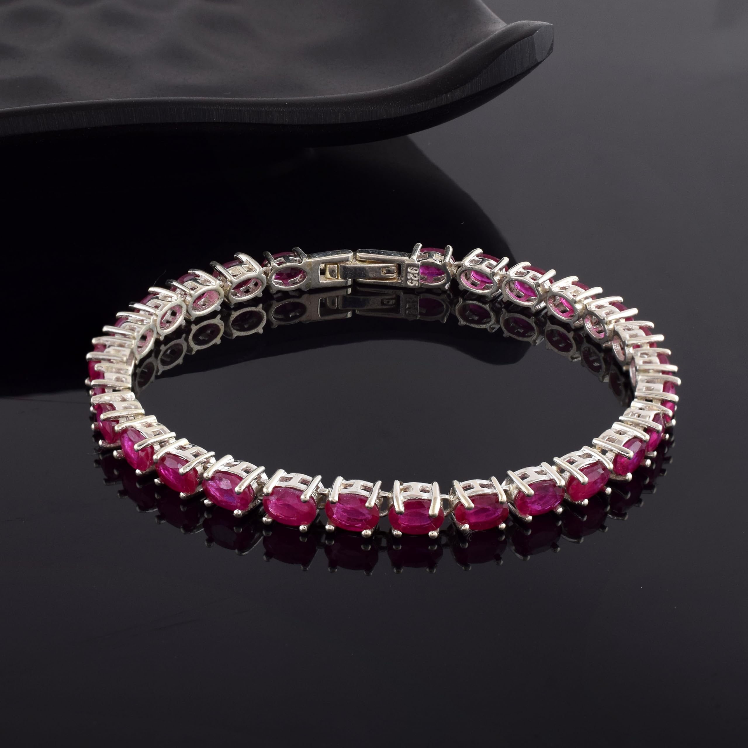 Pulsera de tenis de rubí, piedra natal de julio, 6 x 4 mm, piedras preciosas rojas facetadas ovaladas en blanco chapado en rodio blanco, pulsera clásica con cierre de caja para