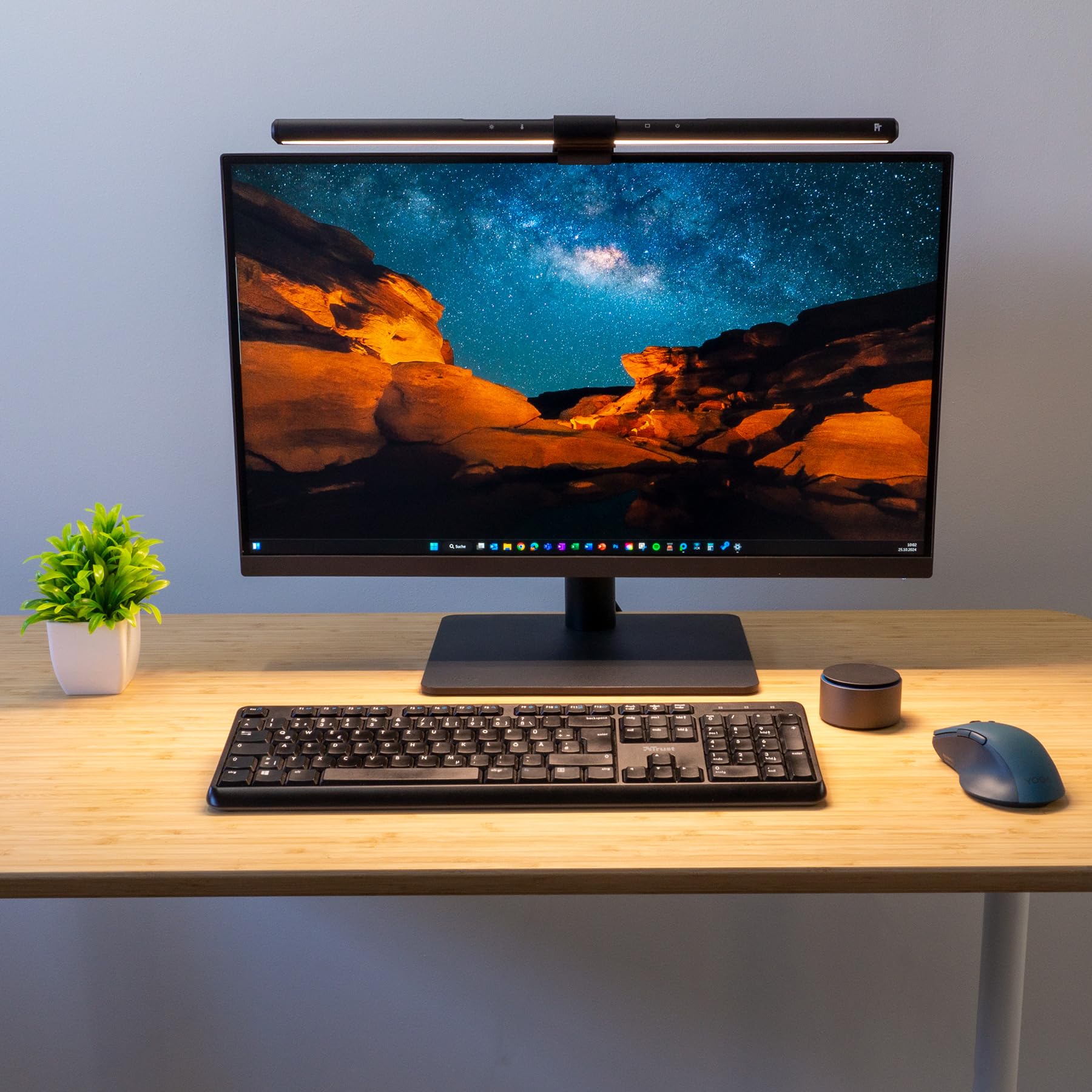 FeinTech LT751 Lampada per monitor curvo con telecomando e sensore di luce - Lampada da scrivania a LED fissabile, dimmerabile, ideale per monitor curvo e schermi da 24 pollici, barra luminosa 51 cm
