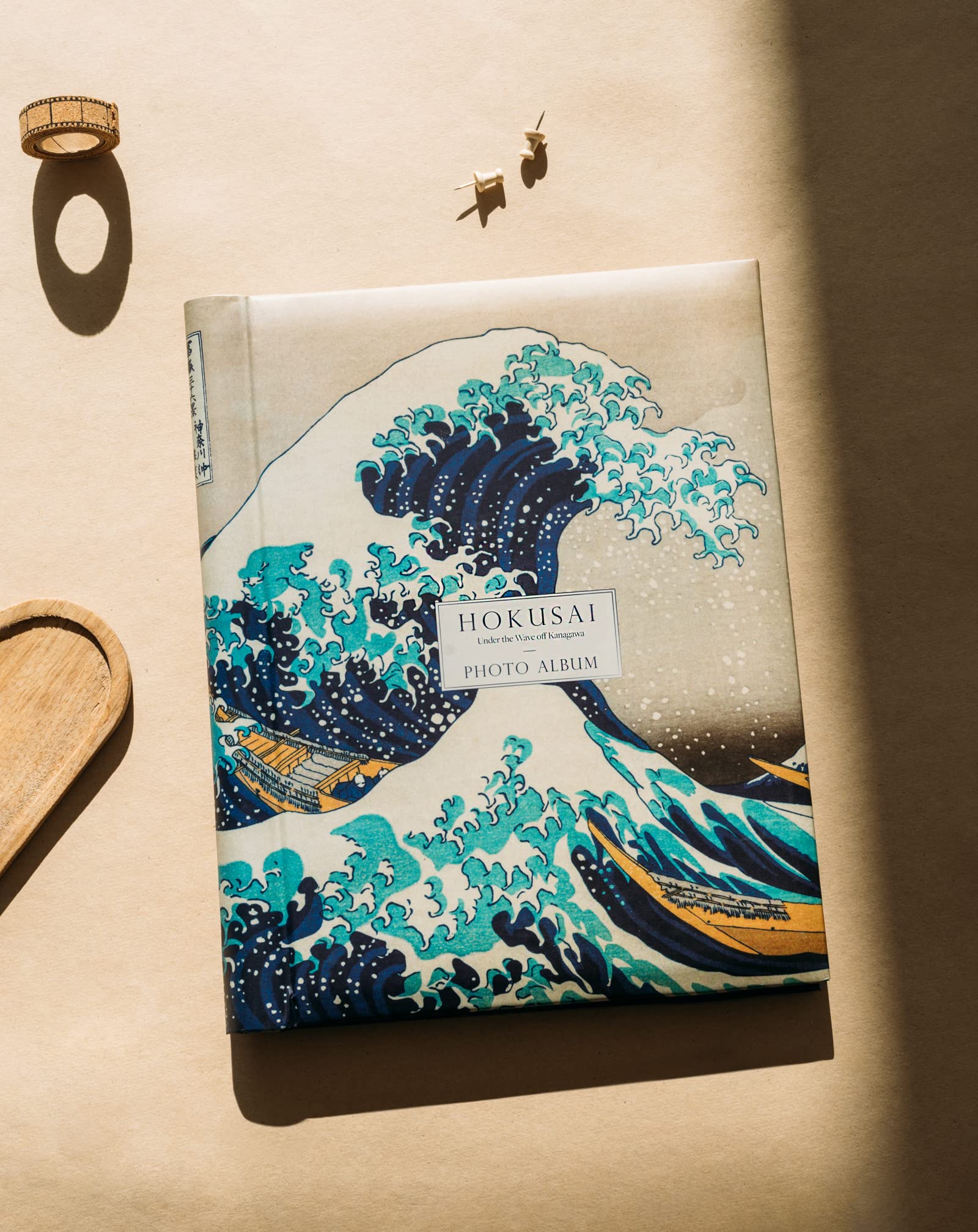 Grupo Erik Álbum de Fotos Autoadhesivo Hokusai - 10x15cm Con 30 Páginas - Ola de Kanagawa - Tapa Dura 24x32x2 cm