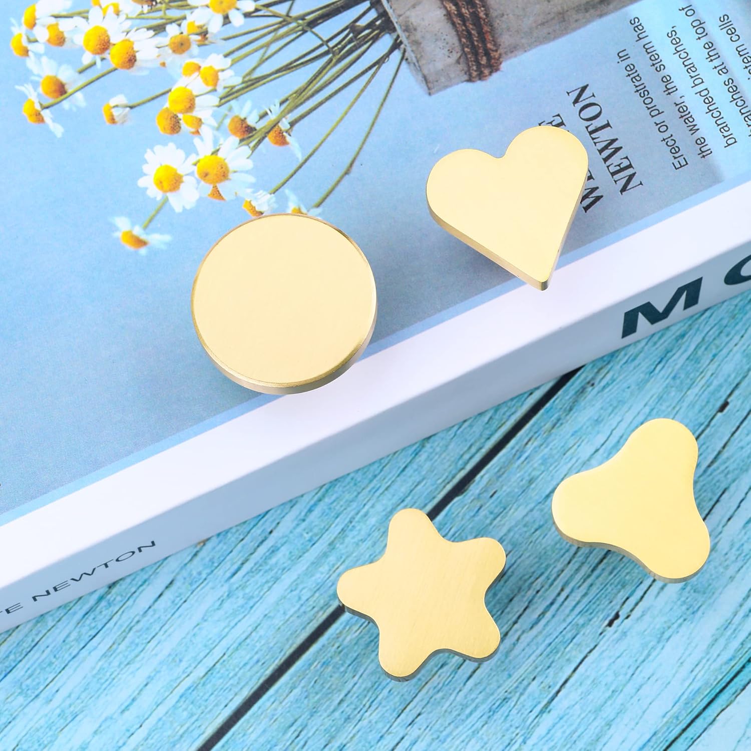 2 Pack Clover Shape Drawer Pulls Solid Brass Stylish Kitchen Cabinet Modern Brushed Gold Trefoil Dresser Knobs Door Window Pull Handles Cabinet Hardware for Cupboard Pulls with Screws