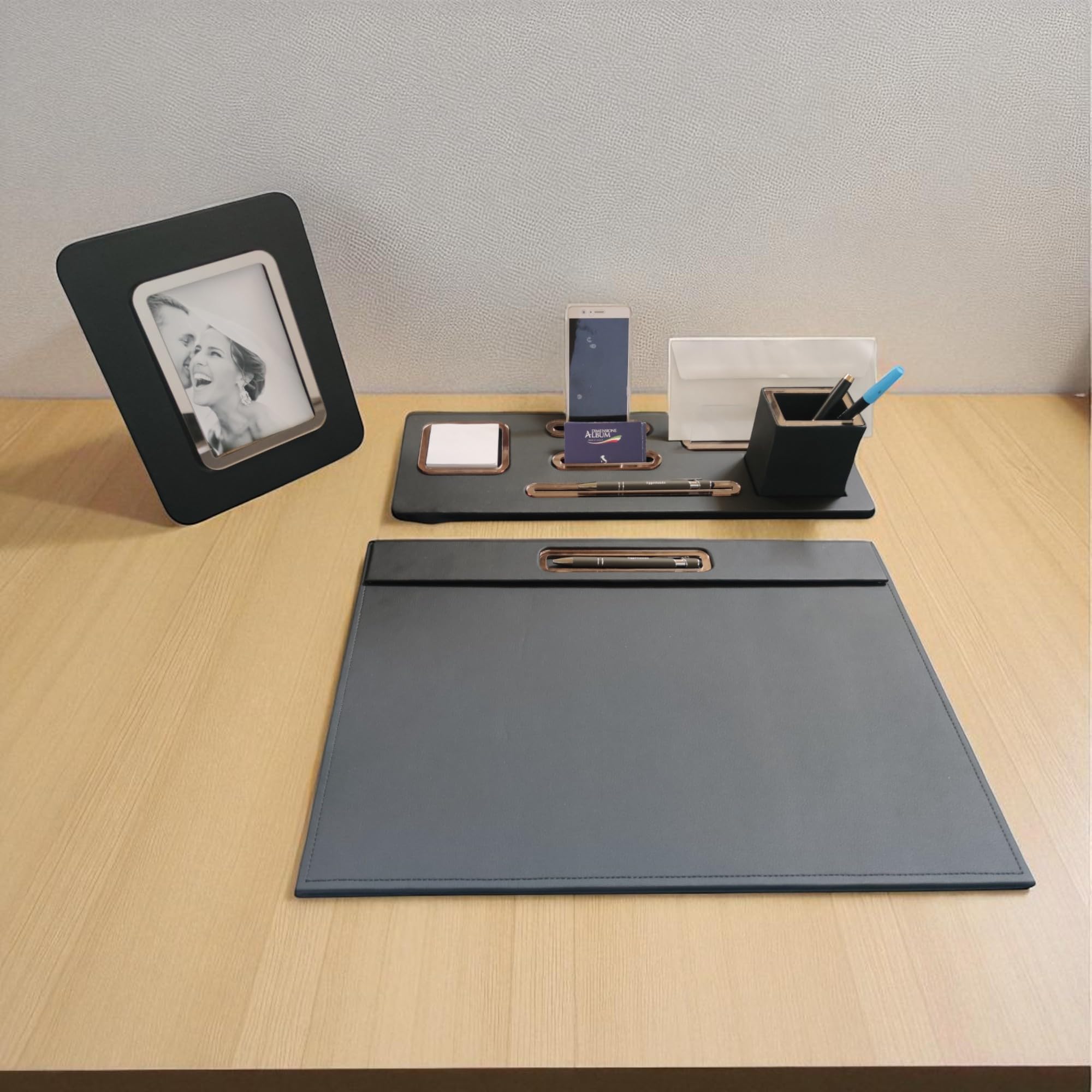 Oggettando Set Scrivania, 5in1 Organizer Scrivania con Sup. Phone, Portalettere, Porta bigliett, Portacarte ades, Bicchiere portapenne, Sup. penna, Portato, Sottomano Ufficio e Casa (Acr. Bronzo)