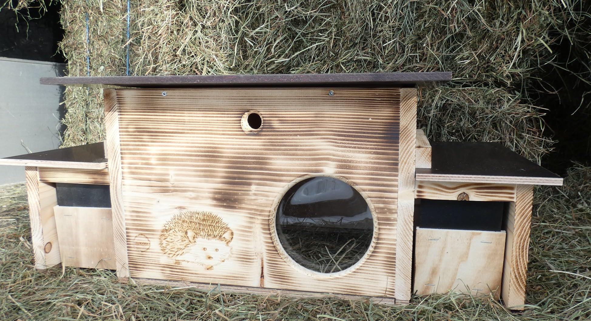 Igelhaus 45cm x 40cm x 28cm Igelhotel Vollholz Winterfest Kein Bausatz: easytouch-Rattenklappe mit und ohne Boden, mit Laby. Eingang als Tunnel. In Imprägniert oder geflammt (geflammt, ohne Boden)