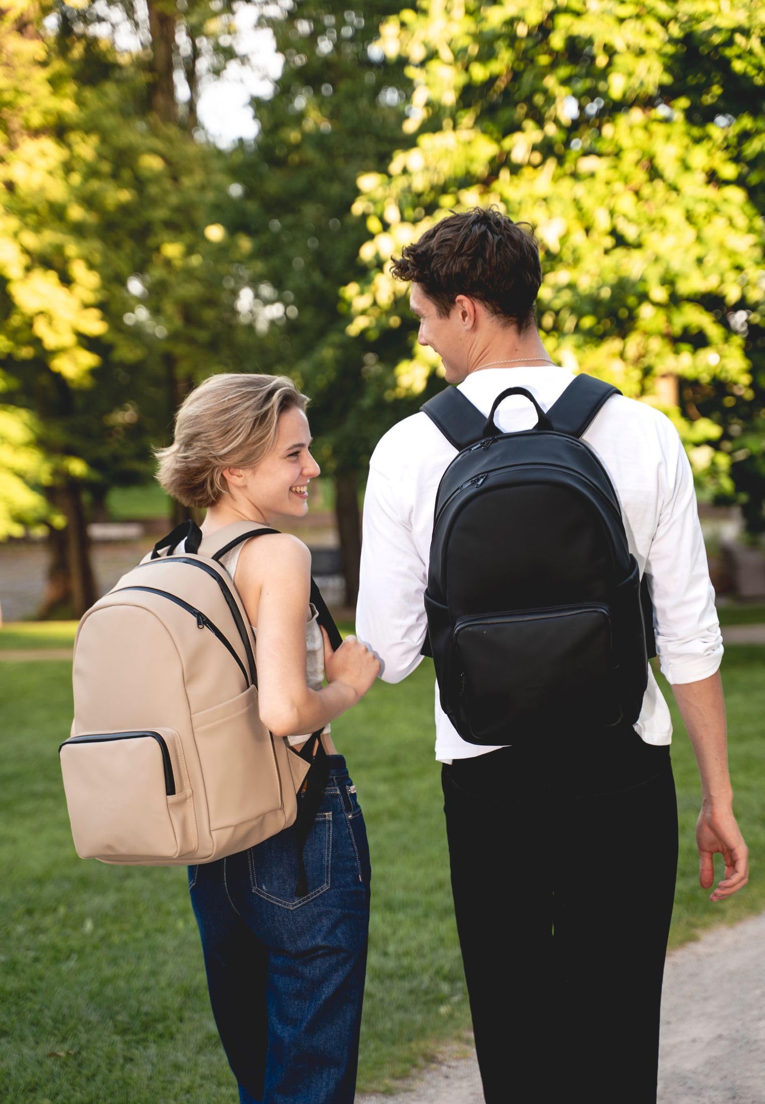 Johnny Urban Zaino Donna & Uomo Nero - Bradley - Casual Daypack per Lavoro, Scuola, Università - Zaino Scolastico con Scomparto per Laptop 16 Pollici per Ragazzi e Ragazze - Idrorepellente