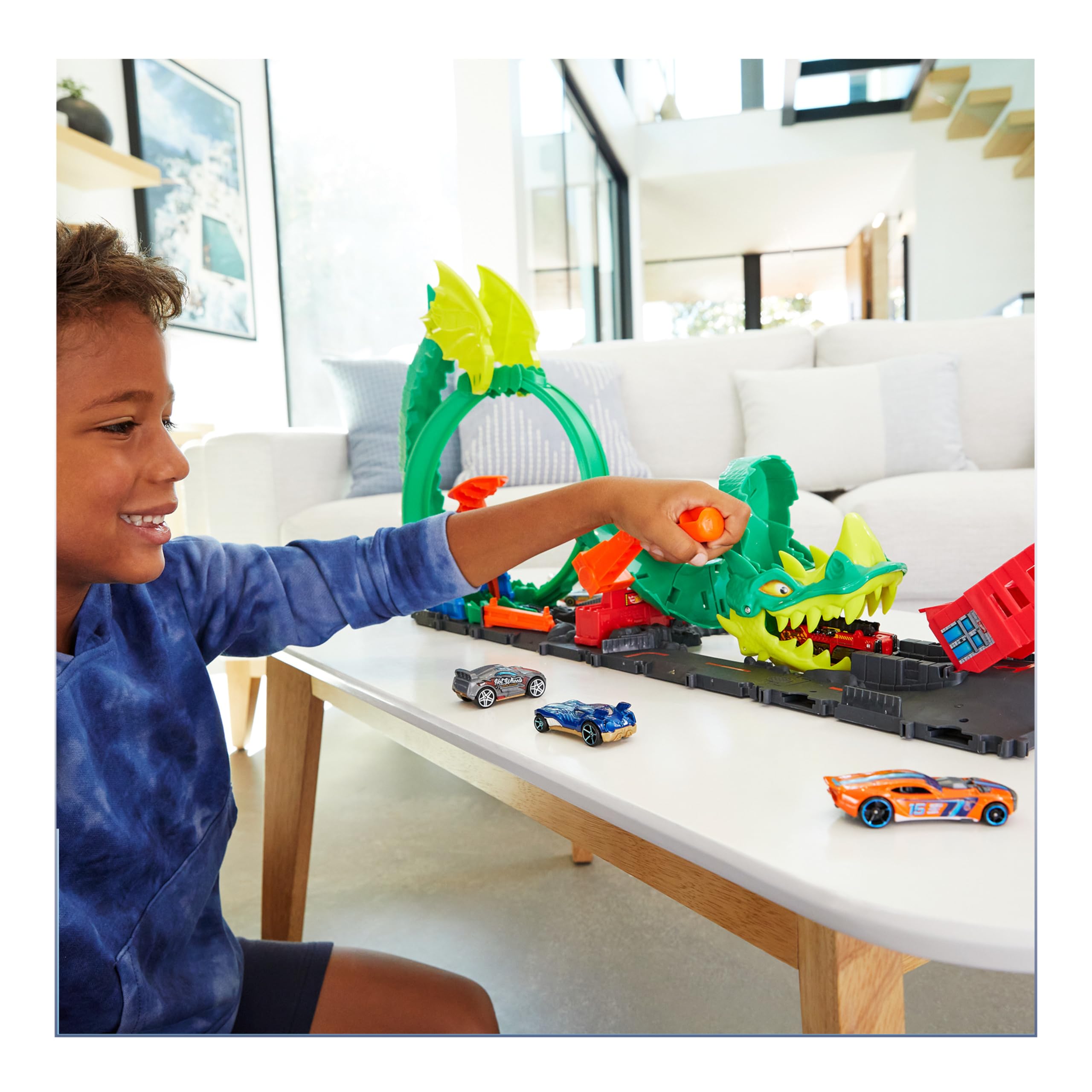 Hot Wheels-Dragone di Fuoco con 1 Veicolo Die-Cast Incluso e Stazione dei Pompieri, Giocattolo per Bambini 5+ Anni, HDP03