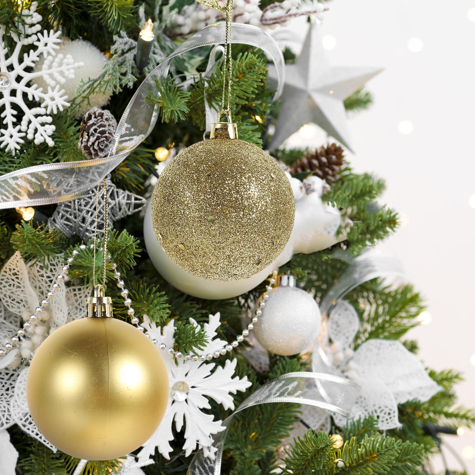 SEWACC Bolas Navideñas Doradas y Obsequio en Fiestas Navideñas Caja de 100 de Plástico y Cuerda, Ideales para Ambientación para Adorno de Árbol de Navidad Colgantes
