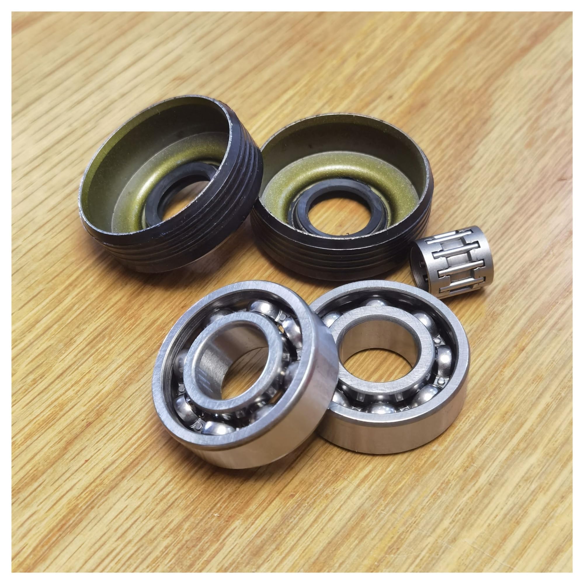 Kit de cojinetes de cigüeñal y retenes de Aceite Compatible con 340, 345, 346XP, 350, 353 y 2141.(Full Set)