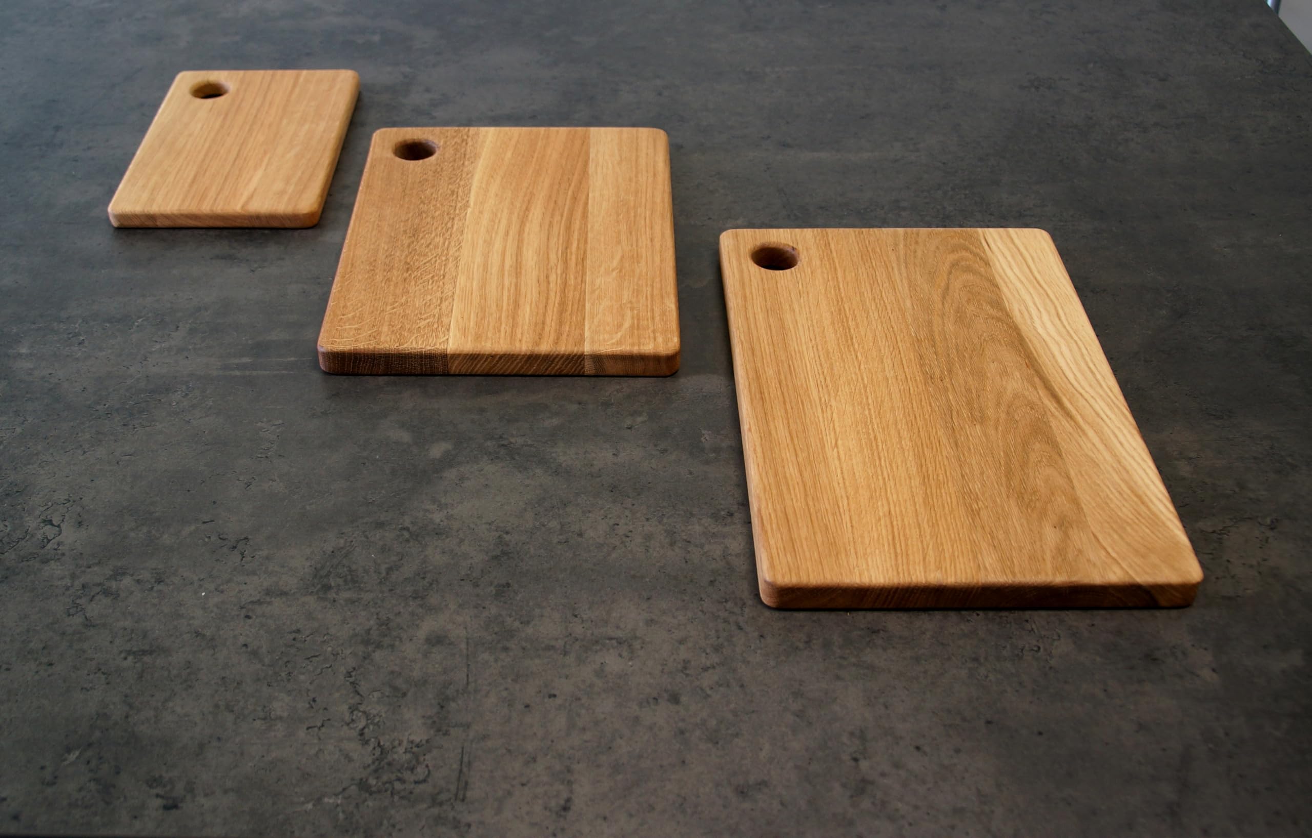 NATURE EDITION - Set di 3 taglieri (33 x 22 x 2/28 x 22 x 2/22 x 15 x 1,5 cm) con fori, in rovere massello | tagliere in legno | prodotto naturale | tagliere da portata | Made in Europe
