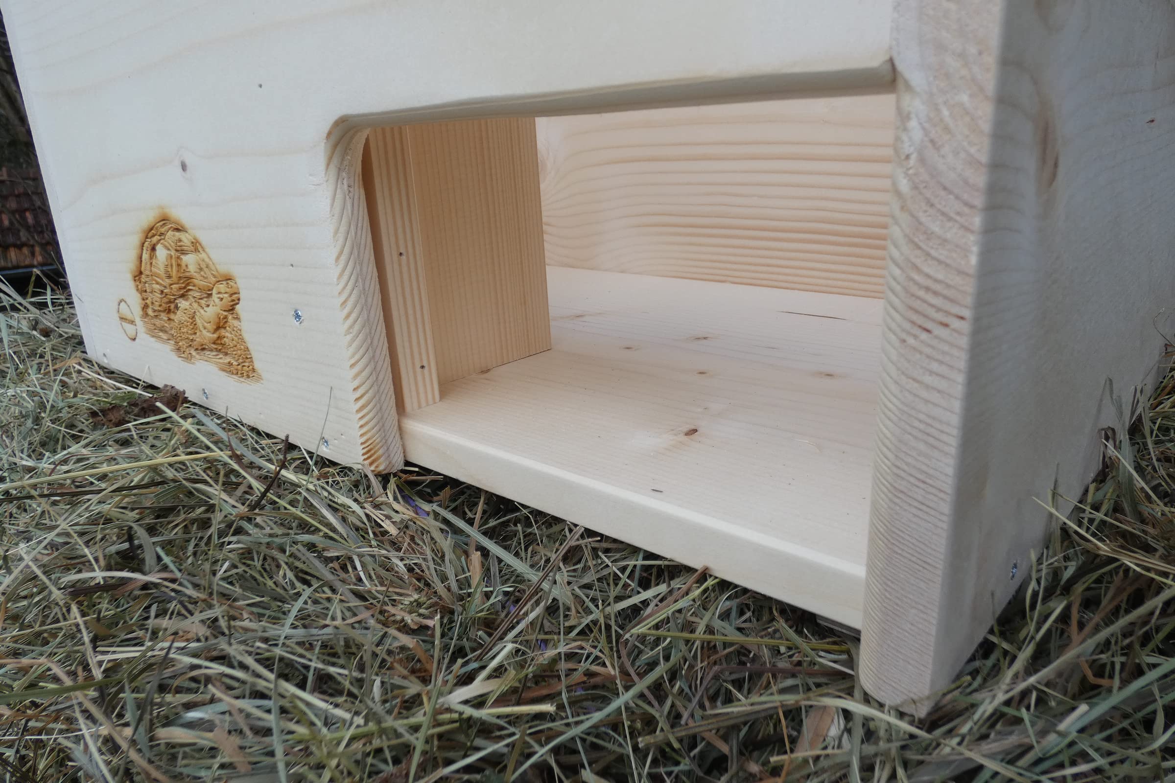 Schildkröte Premium Schildkrötenhaus XXL (L:60cm; B.40cm; H:31cm) mit Sonnendach, Windfang, Einstellbarer Belüftung und Plexiglastor 18mm Vollholz Fichte