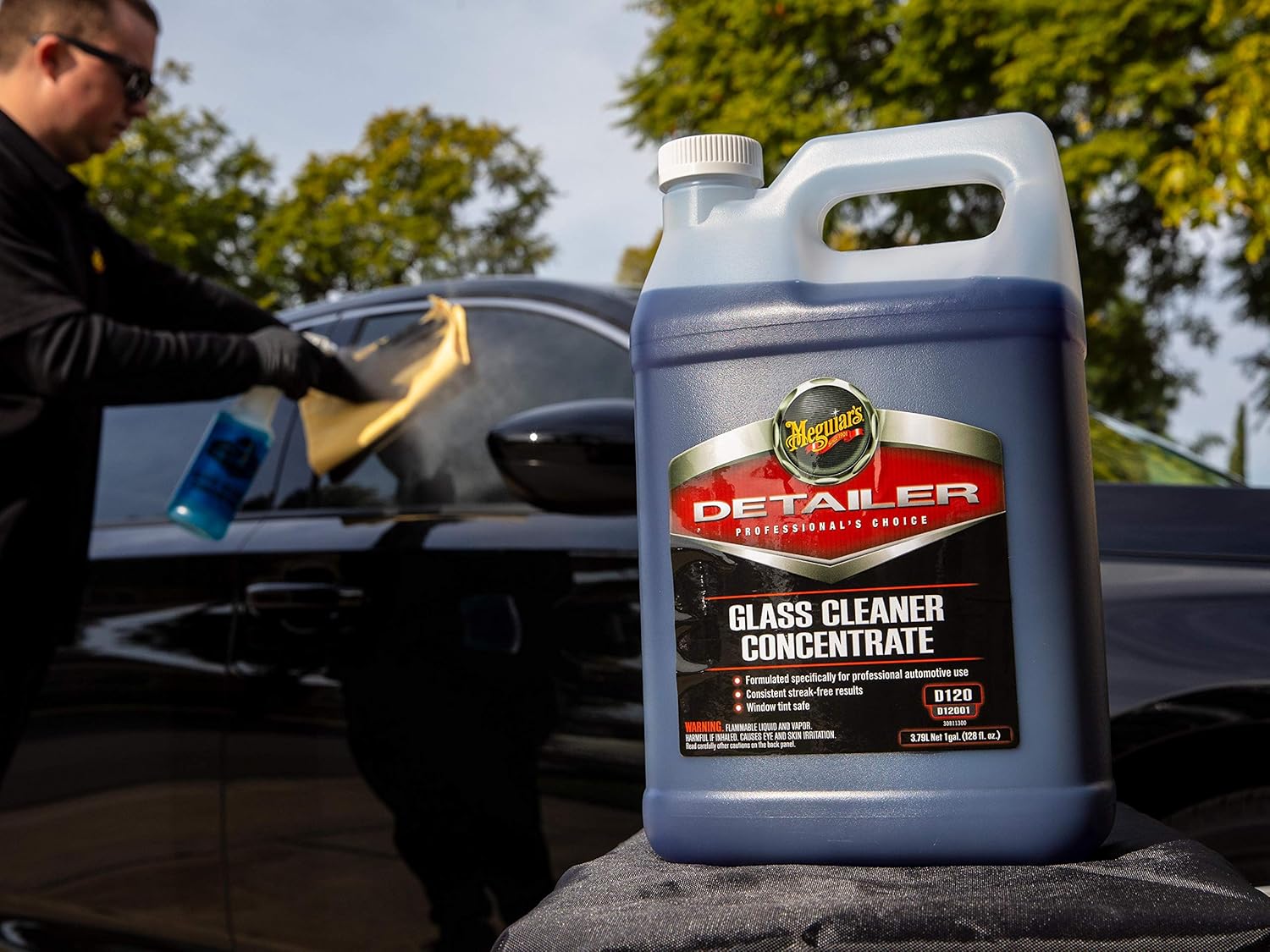 Meguiar's Professional Glass Cleaner Concentrate D12001, Professional Strength Glass Cleaner for a Streak-Free and Residue-Free Shine, Sprays on for Easy Application, 1 Gal