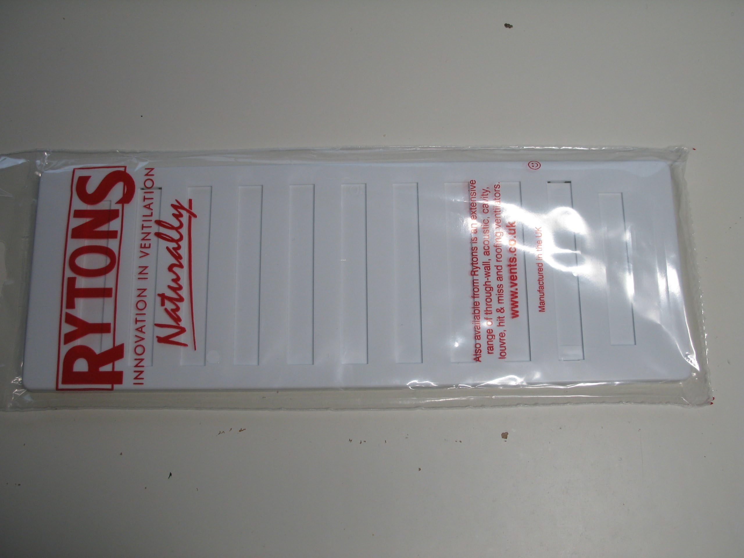 Hit and Miss adjustable vent cover 9 x 3 with flyscreen