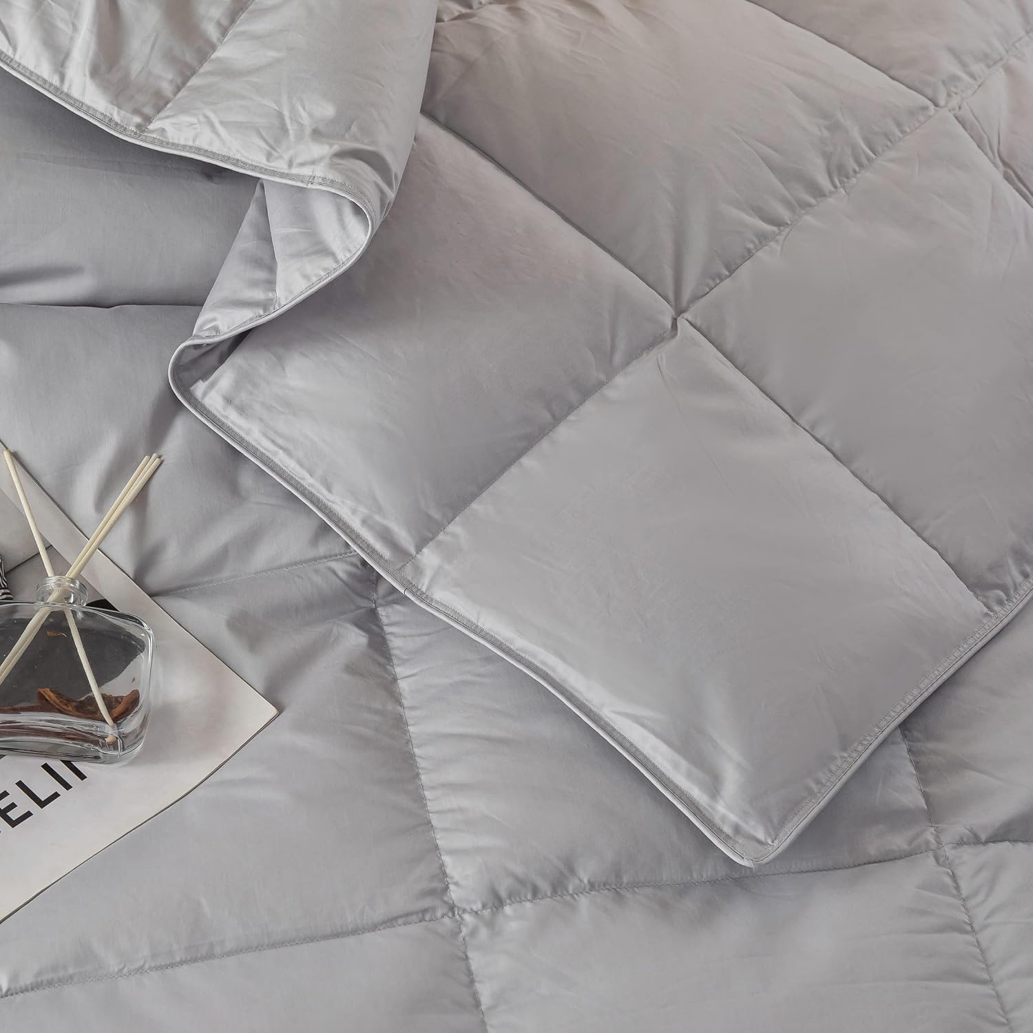 confibona Lightweight 90% White Down Comforter/Blanket,Queen Size,Duvet Insert for Summer/Warm Weather,Machine Washable,Super Soft Cotton Shell Without Noise,Light Gray