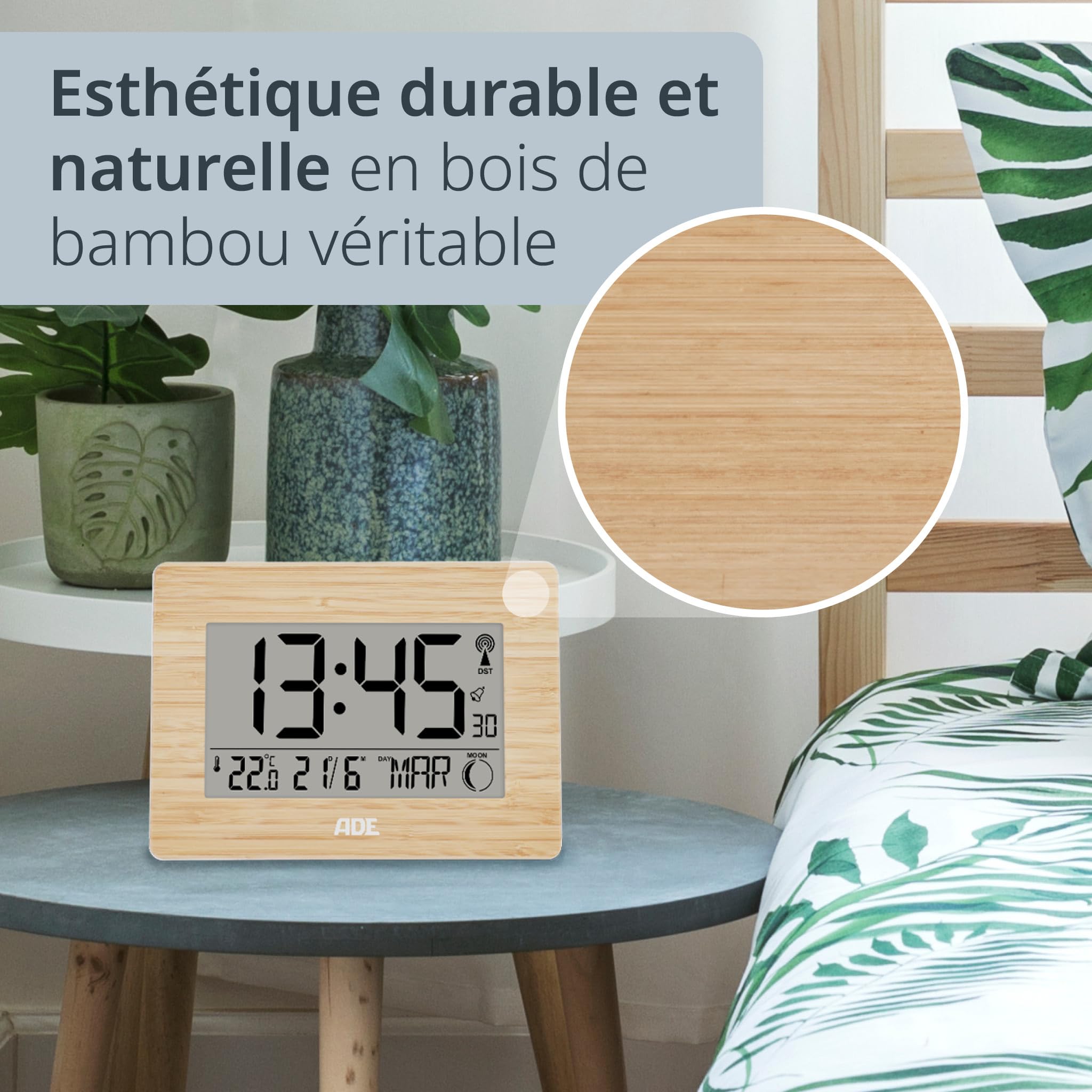ADE Horloge Radio pilotée numérique | Chiffres XXL | Horloge Murale/de Table Digitale | Affichage de la température | Design Moderne | silencieuse | Calendrier numérique | à Piles | Cadre Bois Bambou
