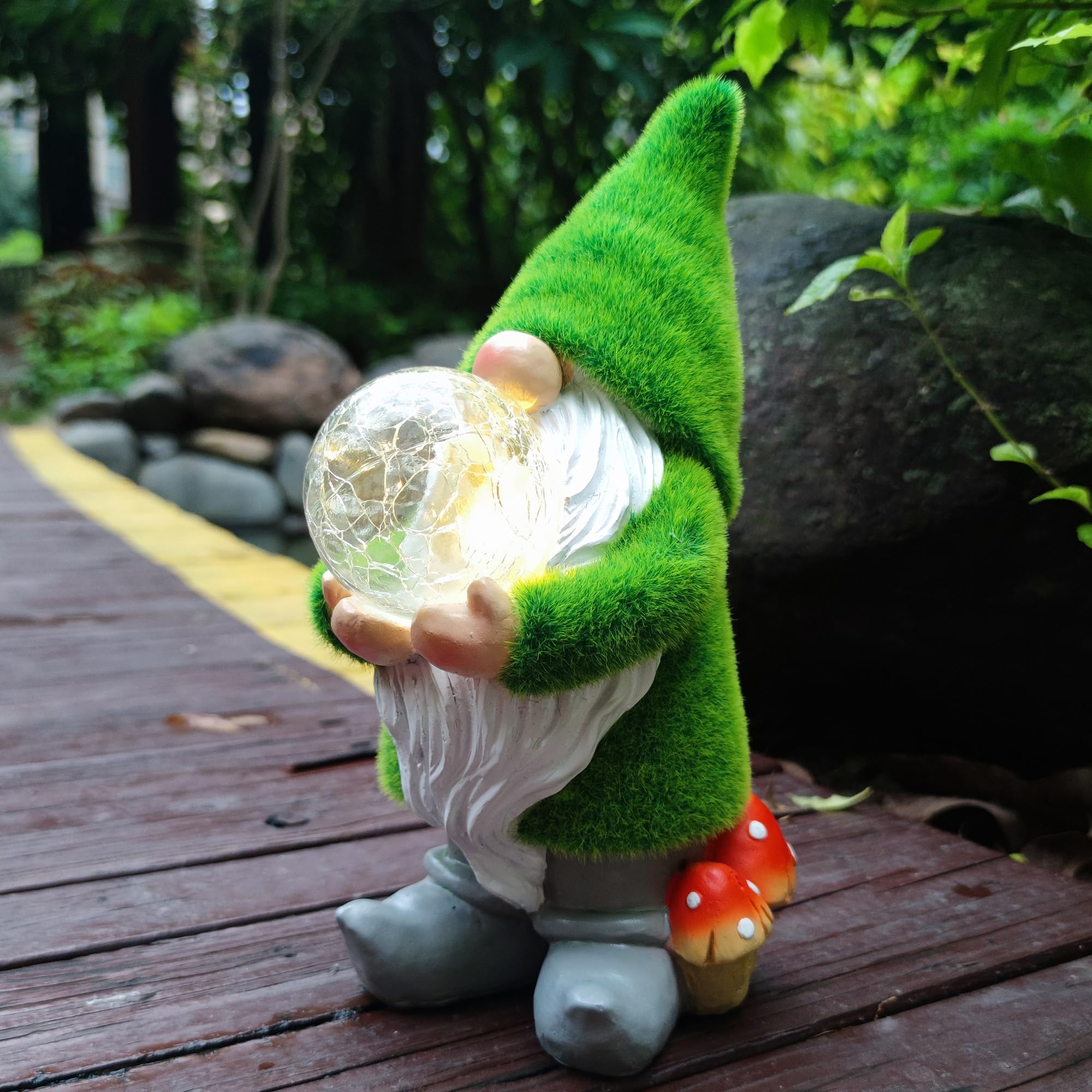 VIVICOMFY Solar Gnomes Statue Garden Decor -Gnomes Lover Gifts, with Gazing Solar LED Lights Ball Gnomes Decoration for Garden Yard Patio Lawn Balcony