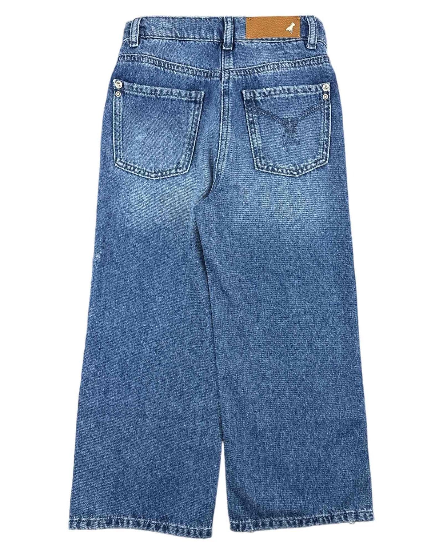 PATRIZIA PEPE Pantalone jeans dal colore dark stone wash, un classico intramontabile per il guardaroba di ogni bambino. Realizzato in 100% cotone, assicura comodità e libertà di movimento in ogni situ