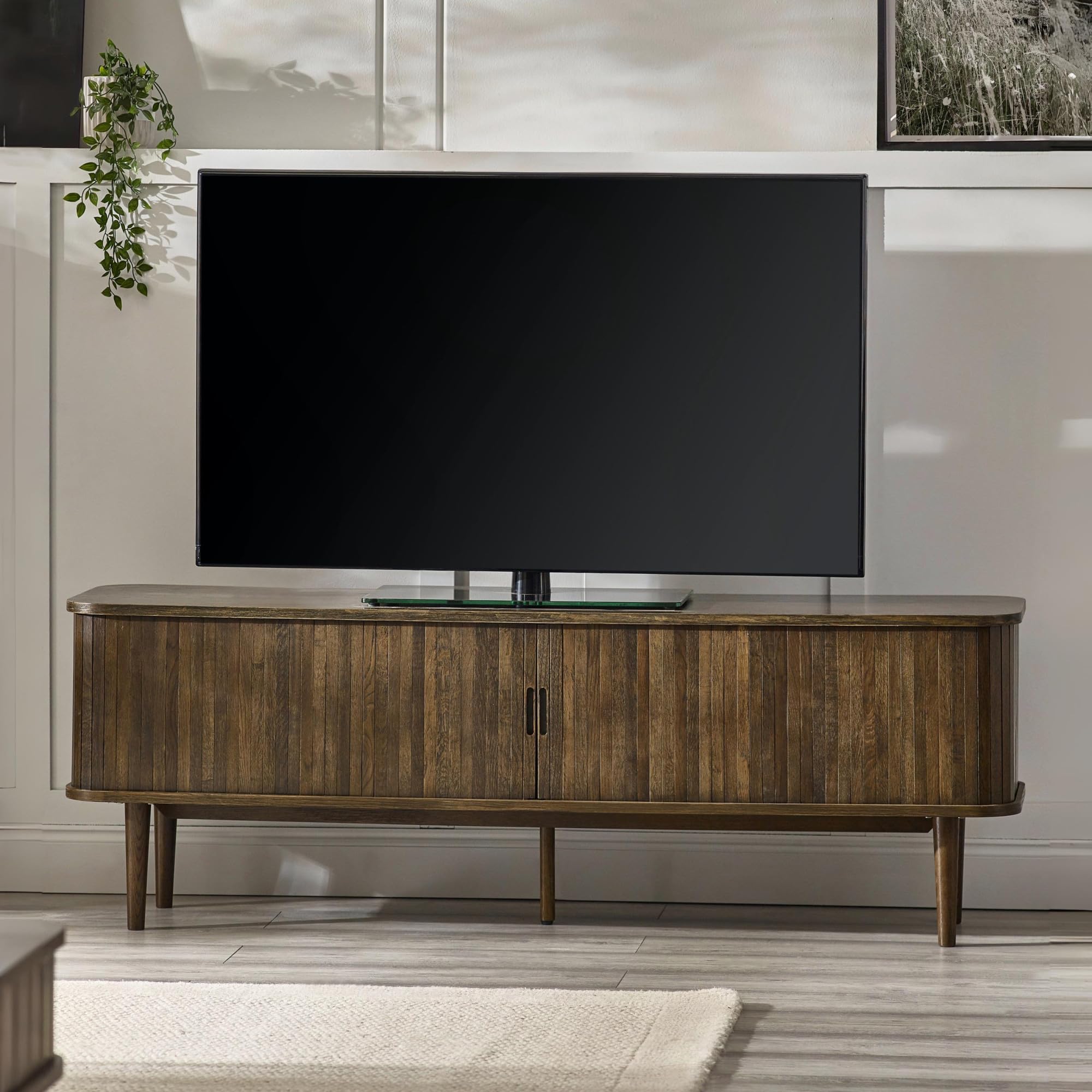 Julian Bowen Arya Tv & Unit