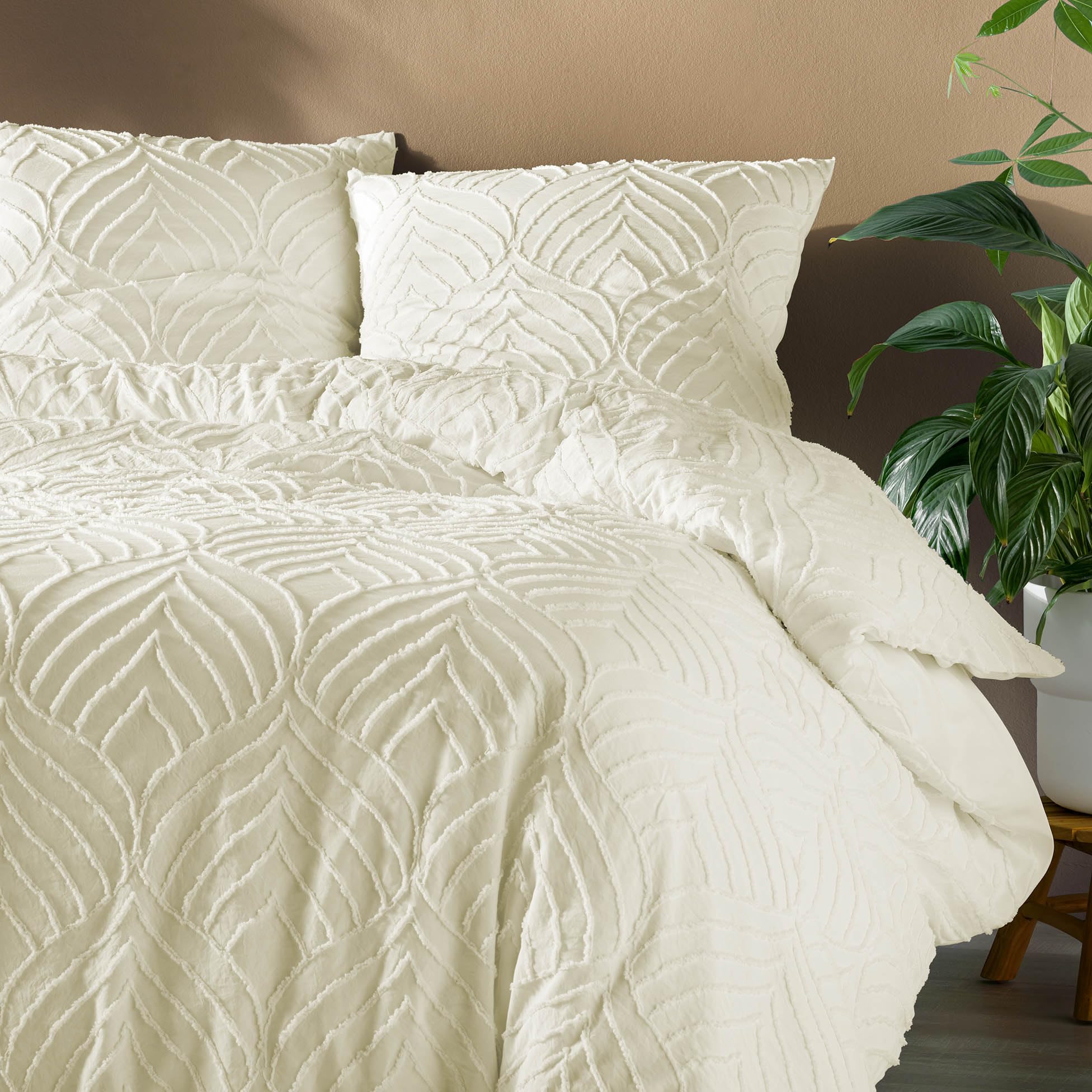 Douceur D'intérieur Off-White Heltie 3-Piece Bedding Set (260 X 240 Cm) Ivory, Tufted Microfibre