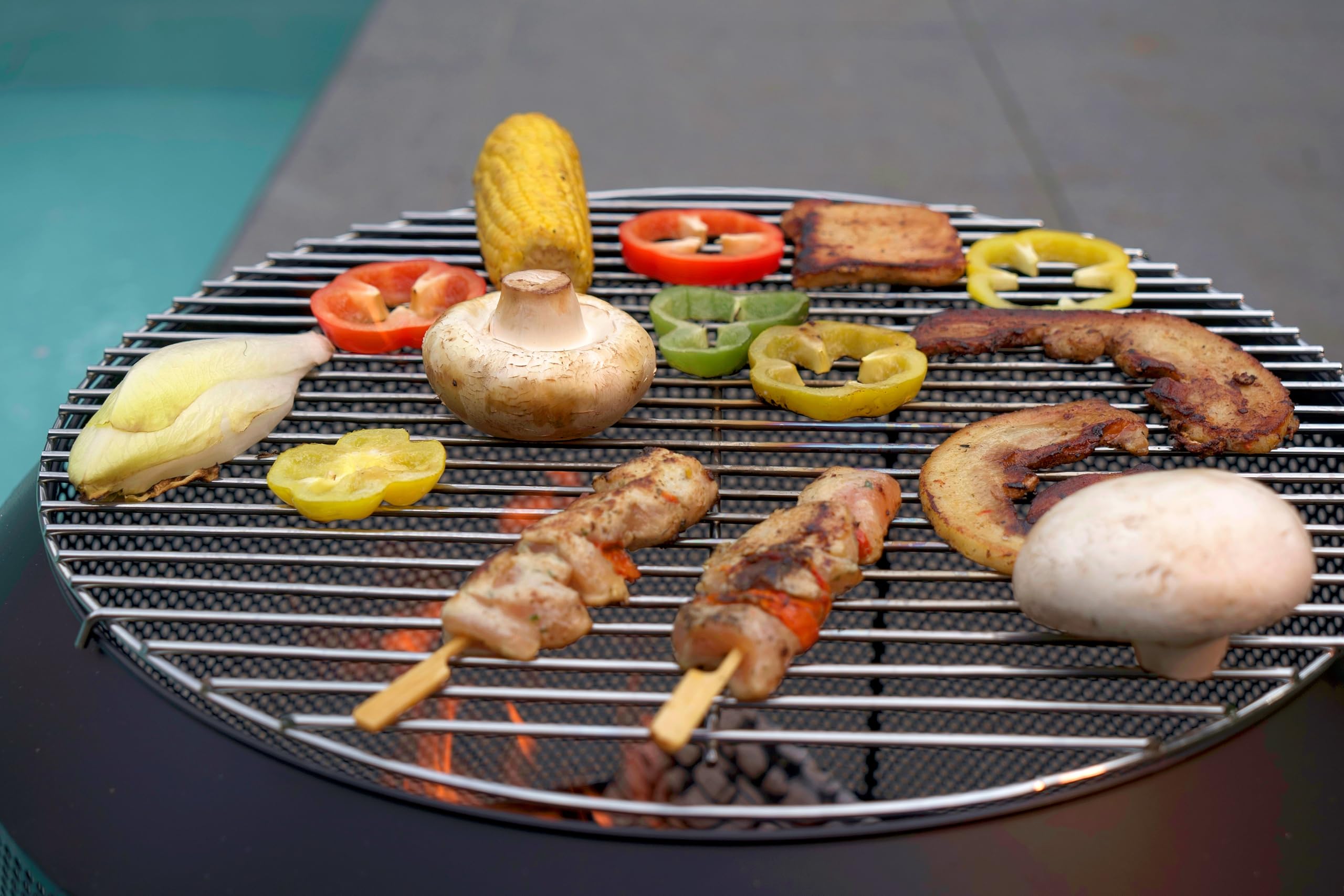 Feuertrommel mit Grill - Feuerkorb mit Grill – Feuerstelle mit Beinen für den Garten, inkl. Grillrost – 50x50x60 cm