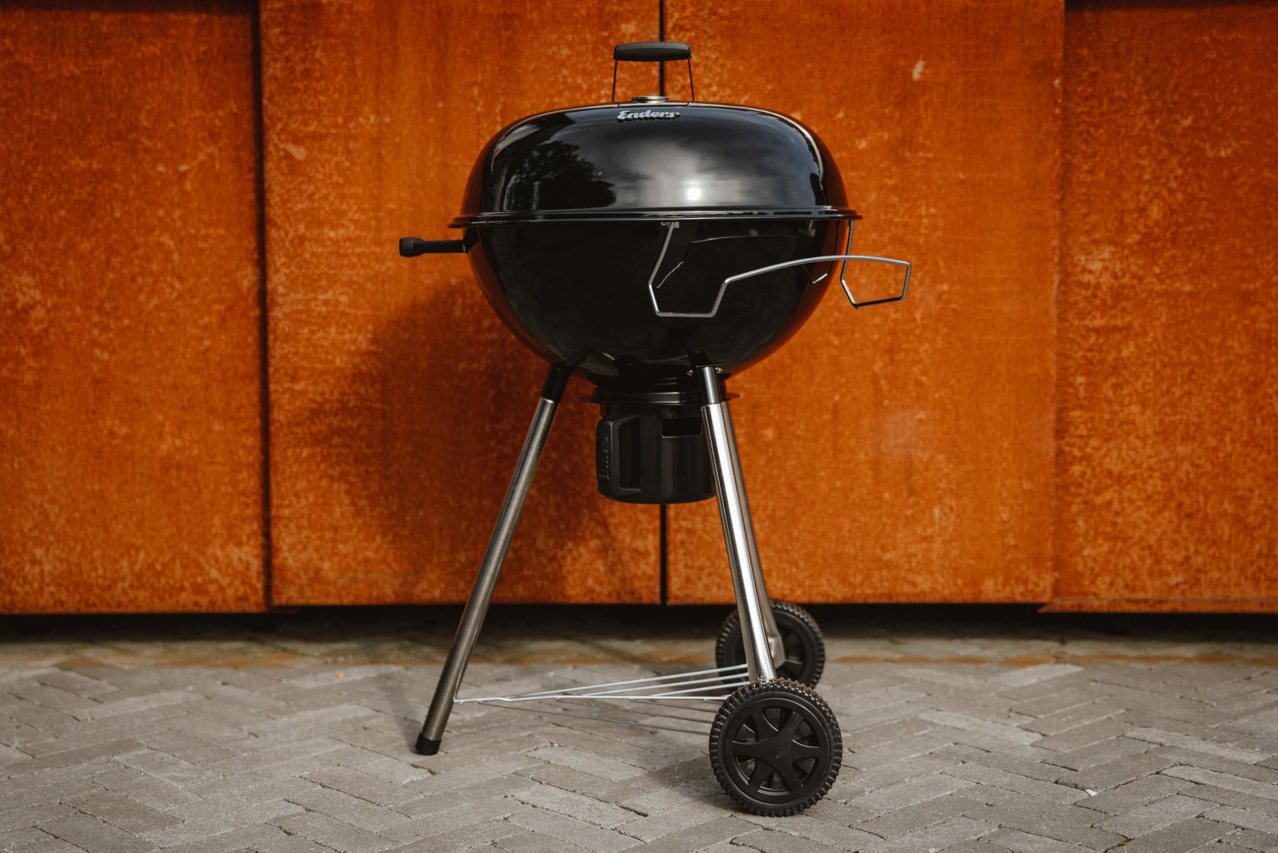 Enders® Caldera pro 57 Kugelgrill, Holzkohlegrill, Ø54 cm, mit Deckelthermometer, Grillwagen mit Rädern, Deckelhalterung, Aschebehälter und großem Grillrost, BBQ Grill, #80912