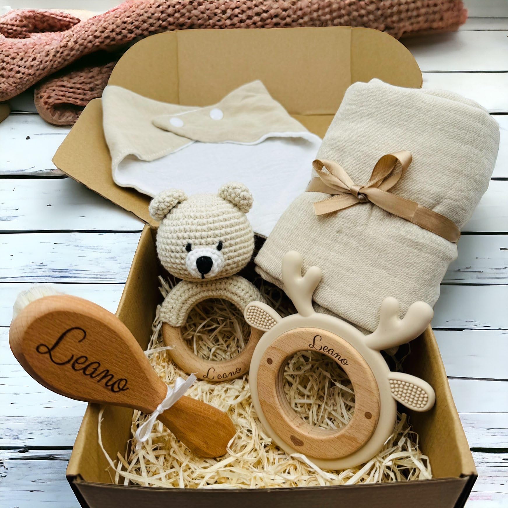 Babyset mit Beissring, Rassel, Mulltuch und Latz