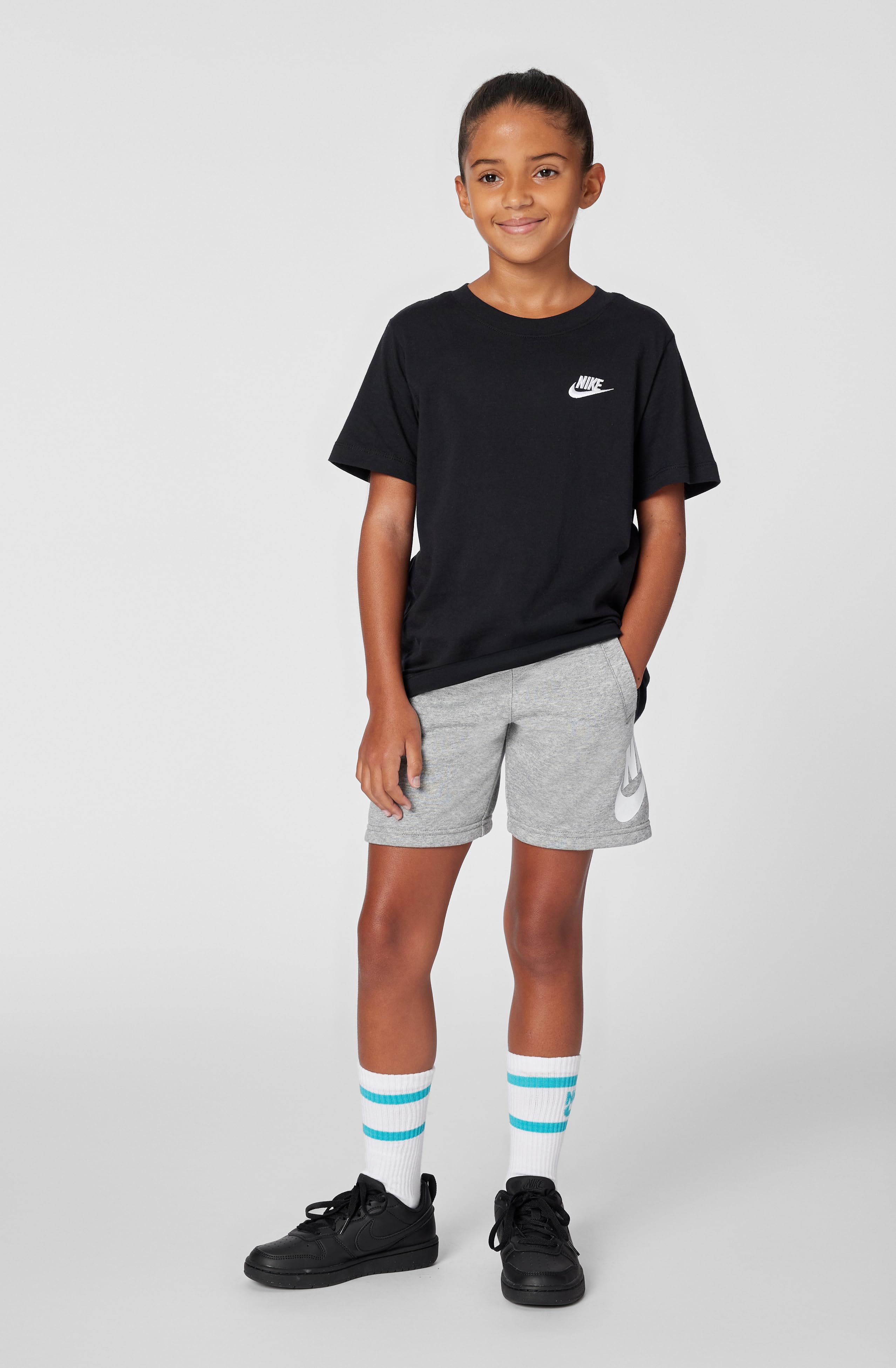 Interactive styled image with shoppable products