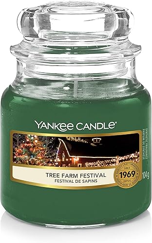 Yankee Candle Vela perfumada  Vela en tarro pequeño del festival de Tree Farm  Tiempo de combustión hasta 30 horas