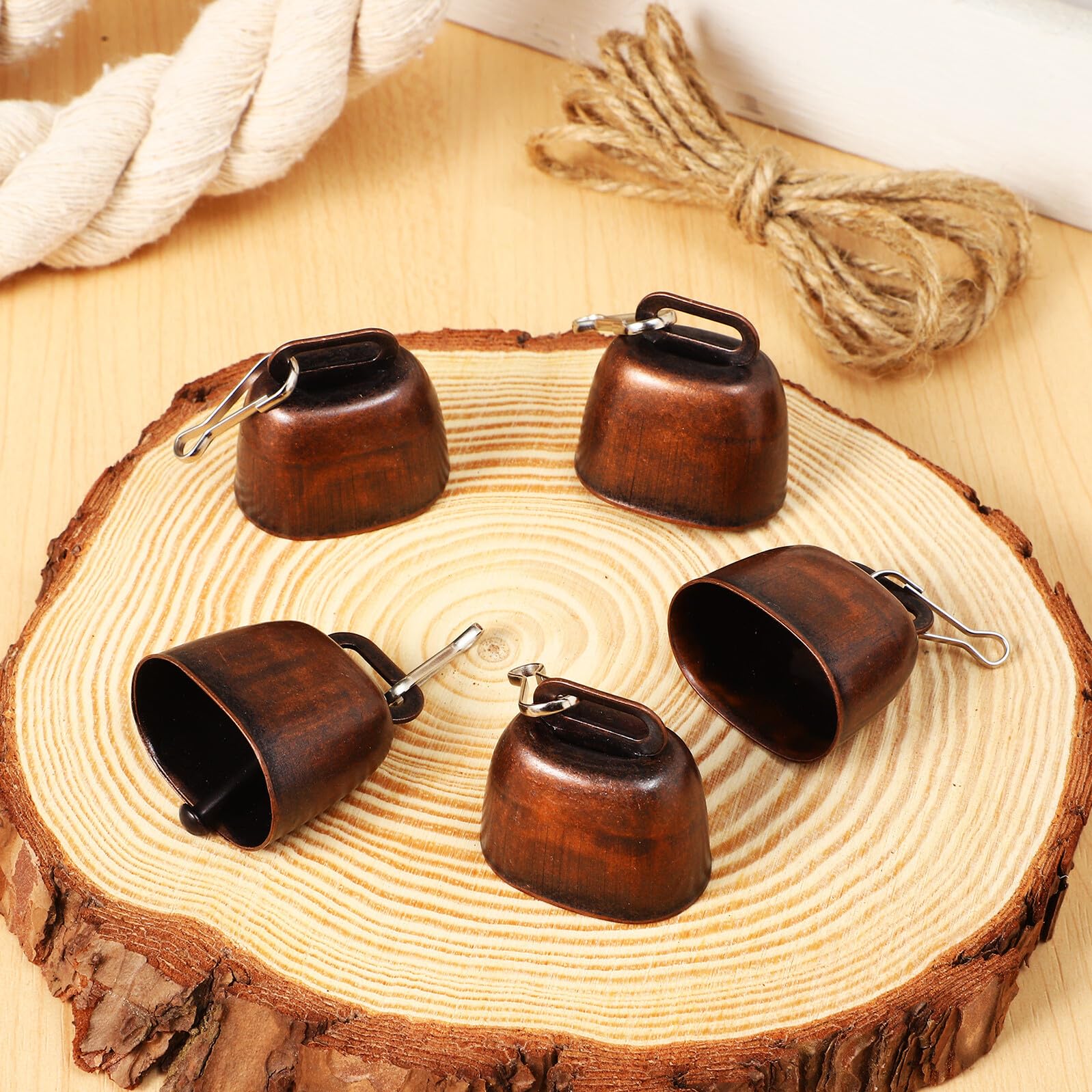 ARTIBETTER Set 12 Mini Campanacci per Mucca e Animali da Fattoria Campanaccio in Metallo Elettroplaccato Rosso Rame Fibbie e Corda Naturale 2M Campana Rustica per Pascolo di Mucche