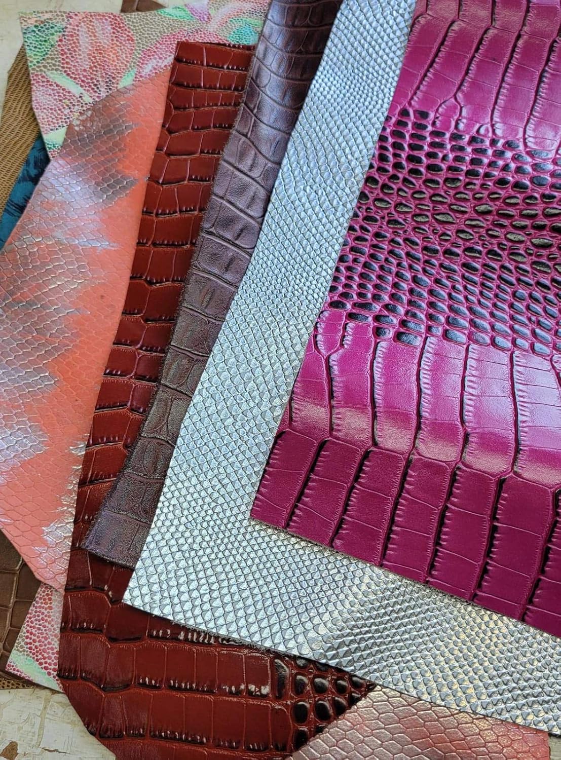 NAT Leathers 10 cuts of 8.5 x 11 inch of Novelty Leathers Embossed Metallic Screenprinted Scrap remnants Trimming Cow Hide Skin Shoe Handbag 2.0-3.0 oz Novelty only 10 cuts of 8.5x11 inch