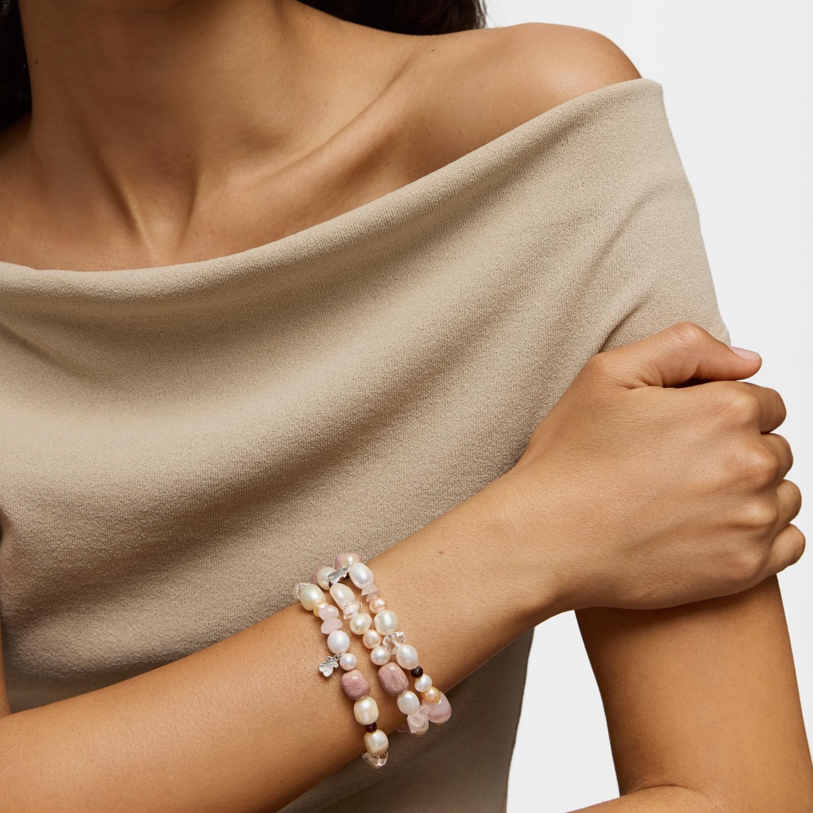 TOUS Pulsera de Perlas, Granate, Rodonita y Cuarzo para Mujer con Motivo de Oso en Plata de Primera Ley, 17,5 cm de Largo, Elegante y Clásica, Colección Pearl