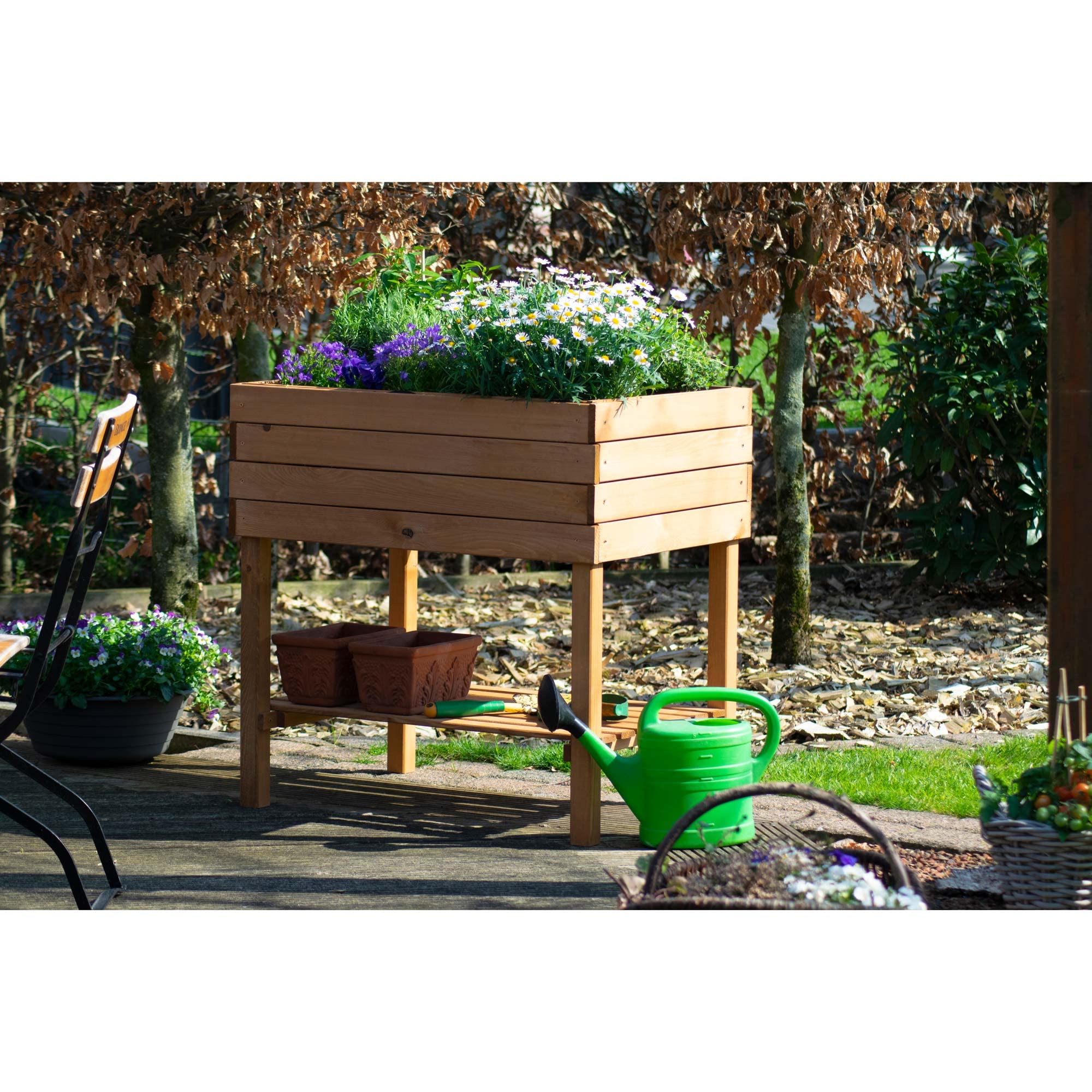 dobar® 58270e breites Hochbeet Kubus Massiv-Holz mit Ablageboden | Salatbeet Bausatz für Gemüse | Erhöhtes Gemüsebeet Garten & Balkon | Anzuchtbeet mit Füßen | 80 x 60 x 80 cm | Braun