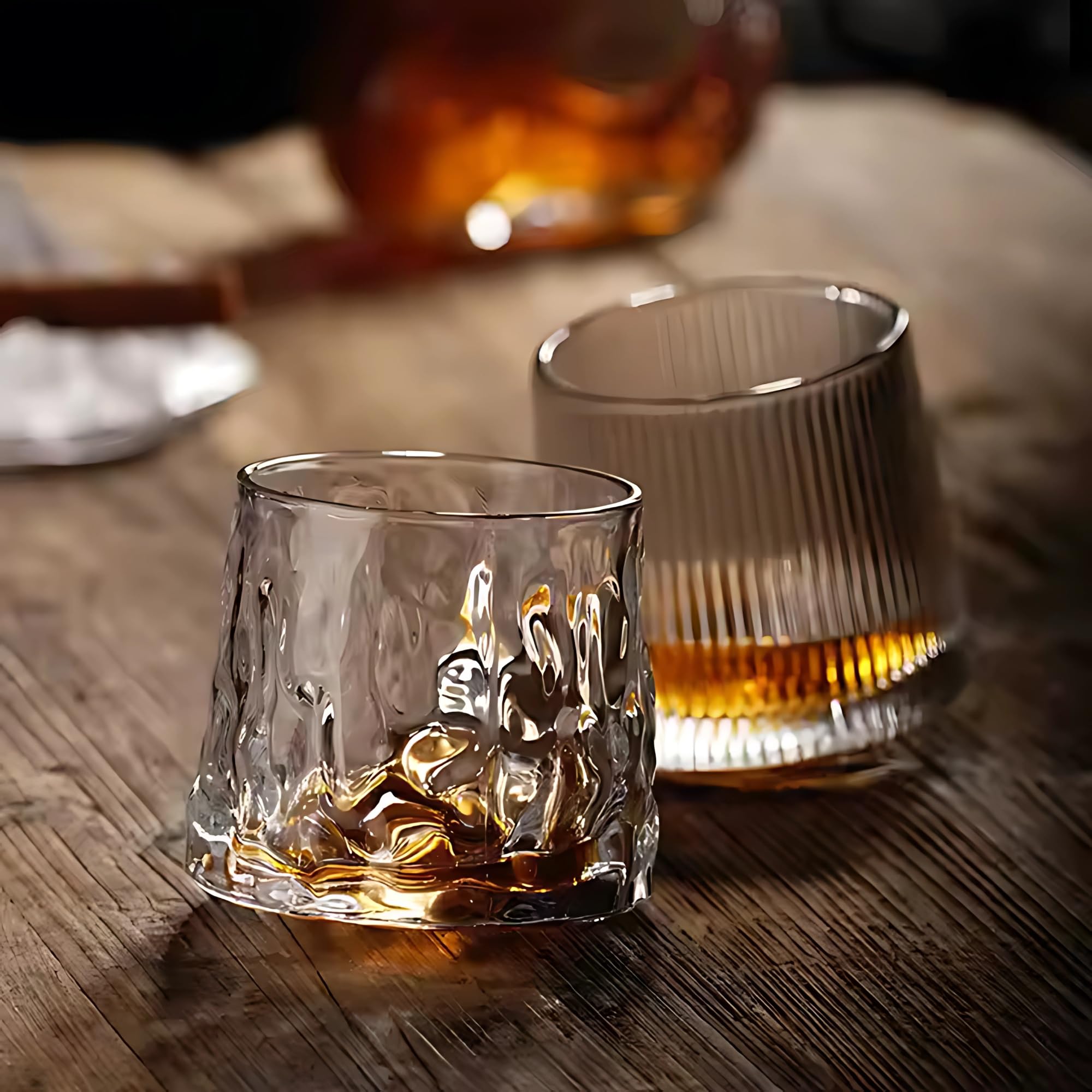 Set Bicchieri da Whisky in Vetro Rotante, Bicchieri Wisky con Fondo Sferico per Degustazione, Bicchiere Senza Gambo di Alta Qualità, 4 Pz Bicchieri Vetro Particolari per Rum, Gin, Amaro e Distillati