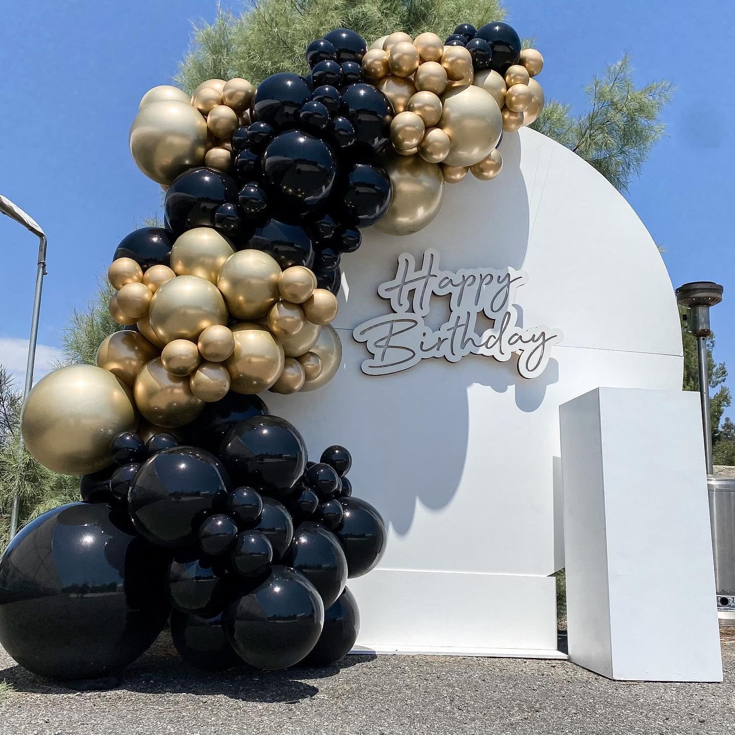 Black and Gold Balloon Arch Garland Kit, 102Pcs Gold and Black Confetti Balloons for Birthday Shower Graduation New Year Theme Party Decorations - Image 4