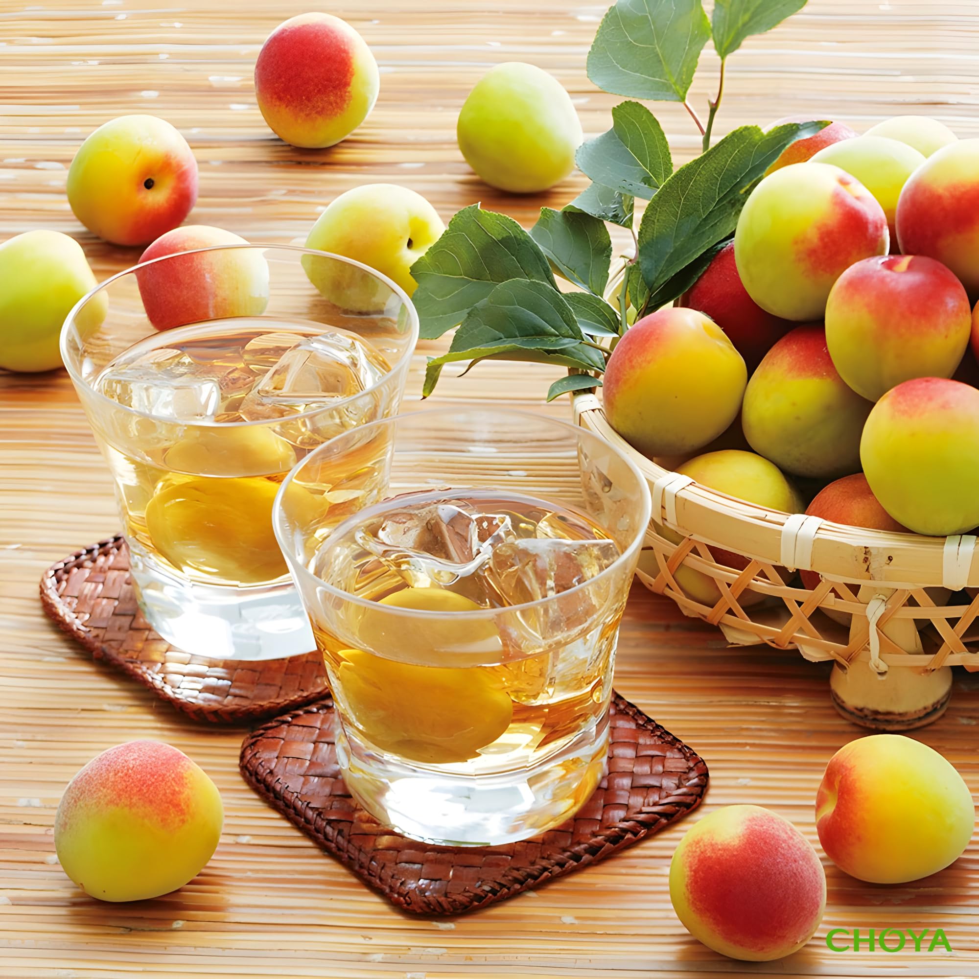 Choya Umeshu Gold Edition, mit echten Blattgold Flocken (japanischer Ume Fruchtlikör & französischer Brandy, Ume Frucht, 19% vol.) 1er Pack (1 x 0.5 l)