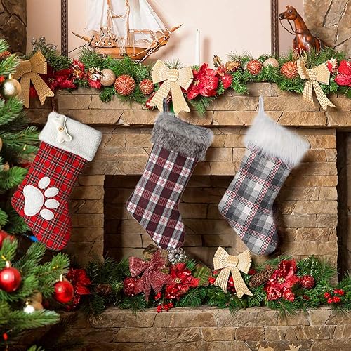 Miniatura 7 de WORLDECO Adornos de calcetines de Navidad personalizados 2022, calcetines de Navidad a cuadros rojos y grises, piel sintética de felpa, decoración