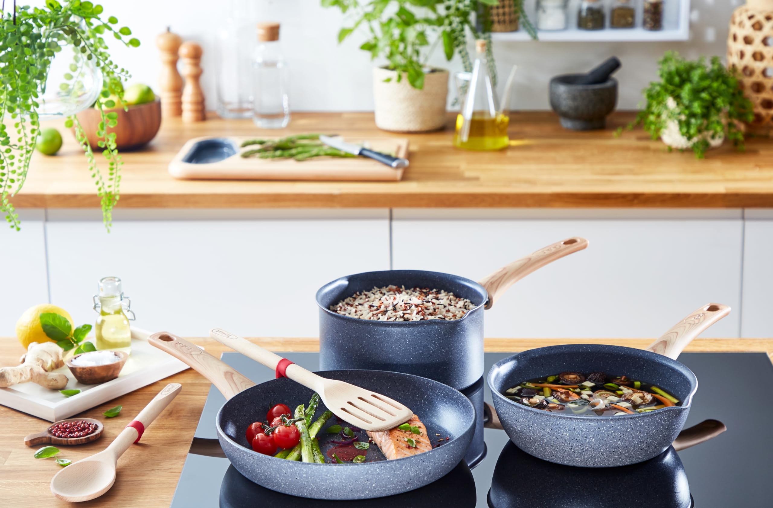TEFAL G2669282 Natural Force, zestaw, garnek 5.2L, patelnie 24/20 cm, szklana pokrywka, drewniana szpatułka, aluminium, indukcja, szare