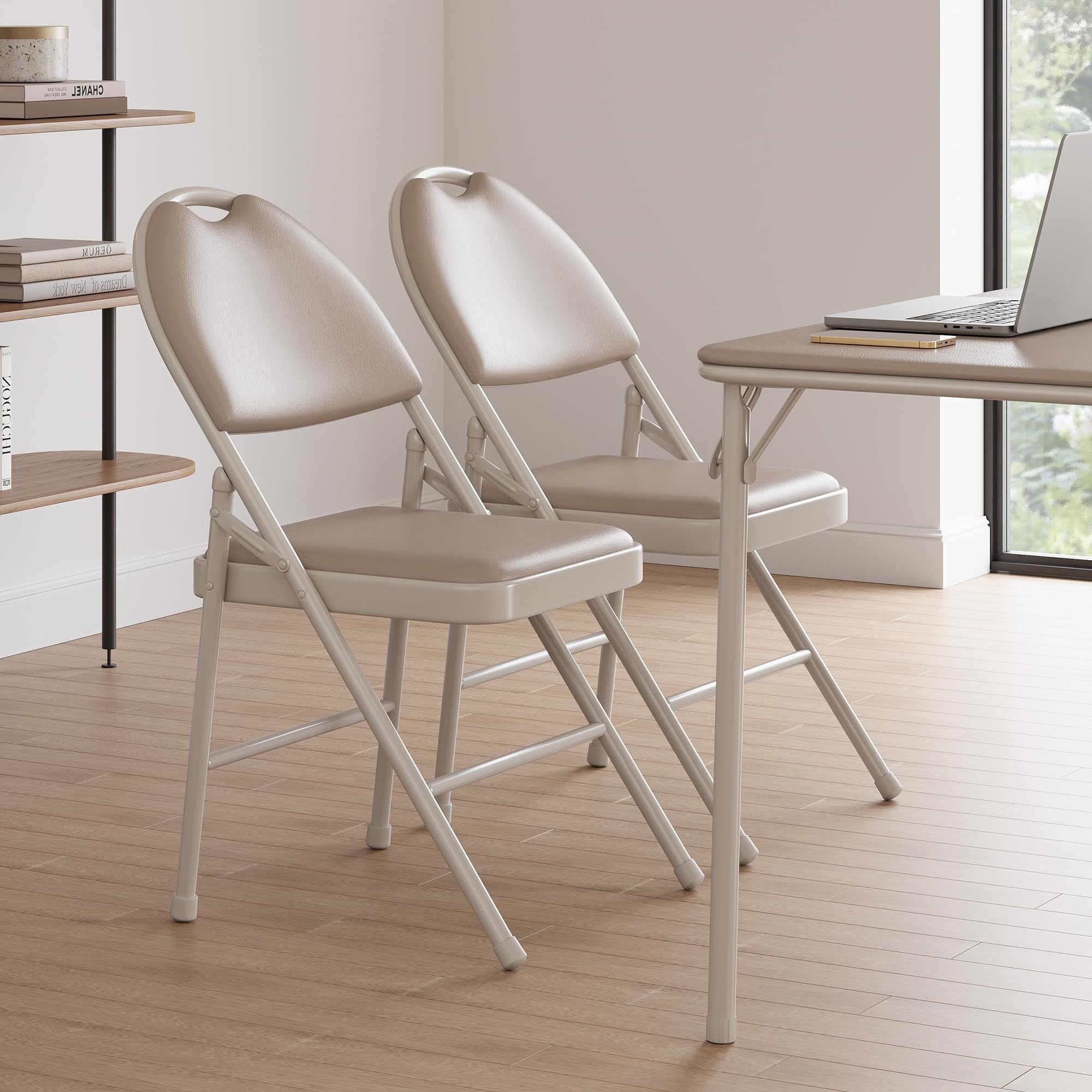 Lot de 2 chaises pliantes avec rembourrage en cuir synthétique pour assise et dossier - Chaise de jardin et chaise d'invités en métal empilables - Pour salon, événement, bureau, salle à manger, balcon