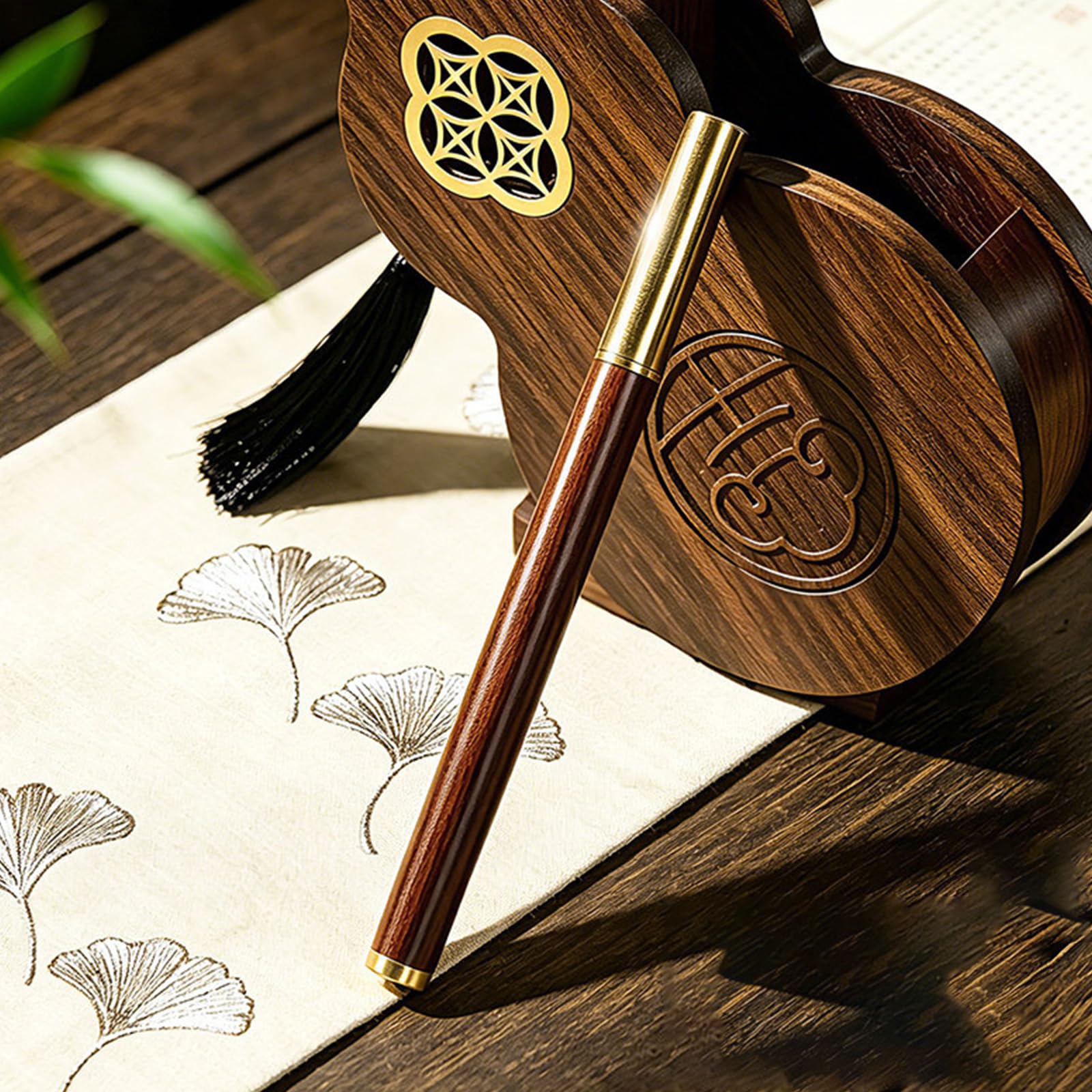 Chinesisch inspiriertes Stifthalter Set aus Holz, B