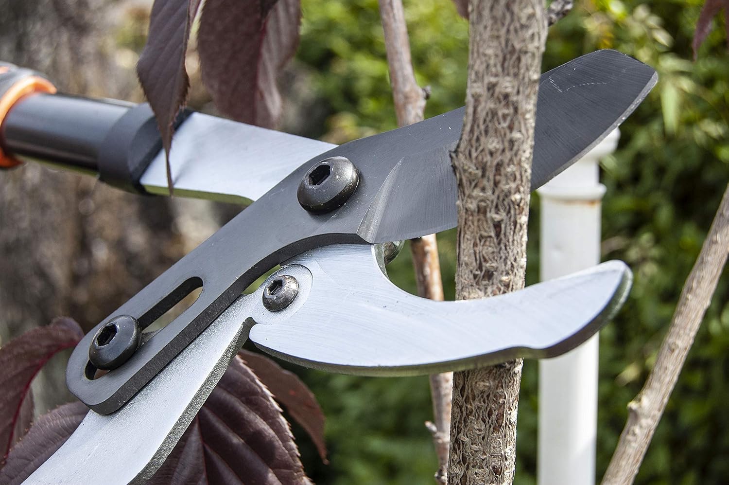 Black + Decker 46cm (18″) Compound Bypass Lopper, Black/Orange BigaMart