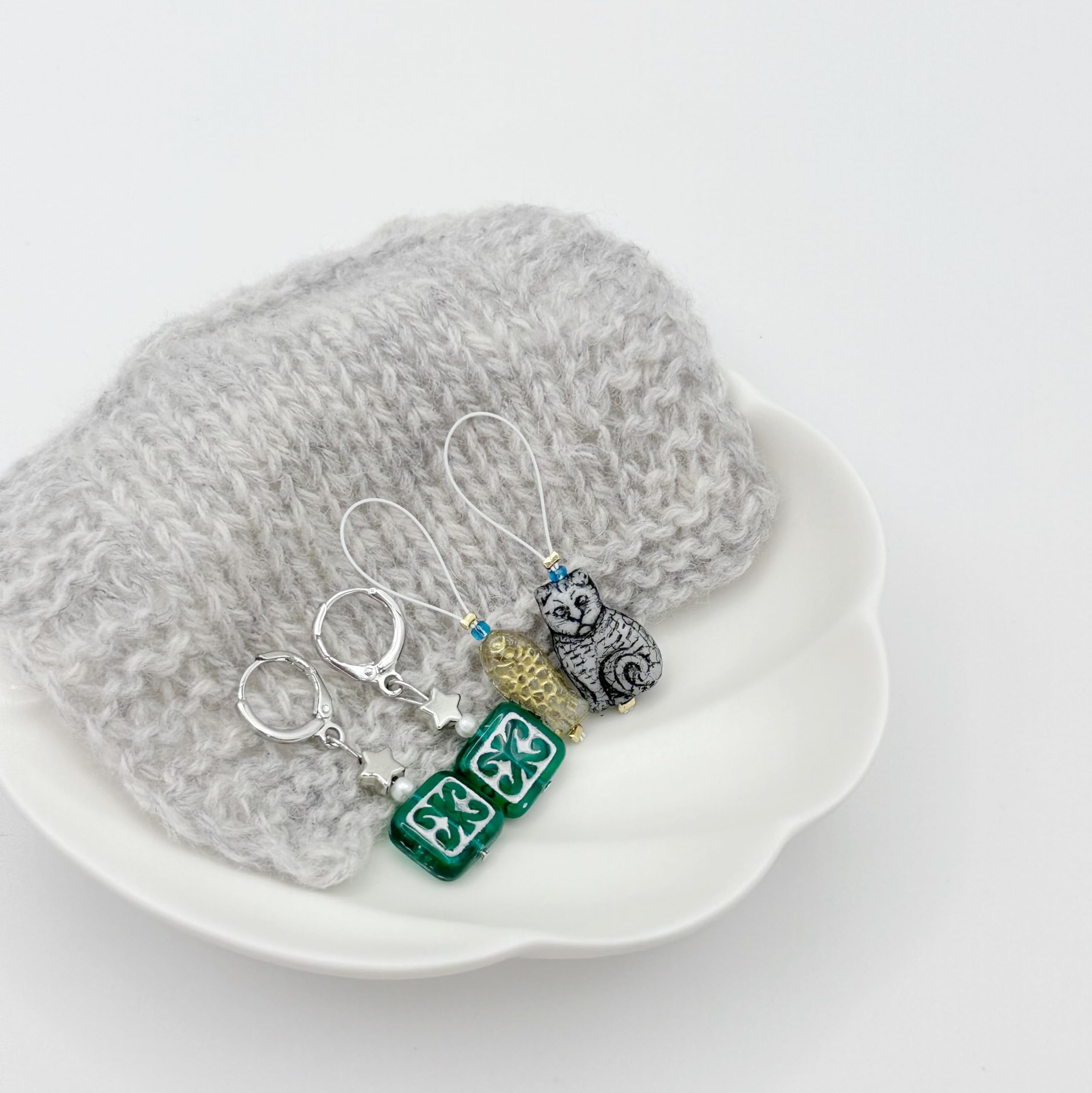 Wander wolly Handmade Stitch Markers for Knitting and Crochet, Two Green Floral Removable Rings, Gold-Edged Fish and Gray Cat Closed Ring, with Storage Case.