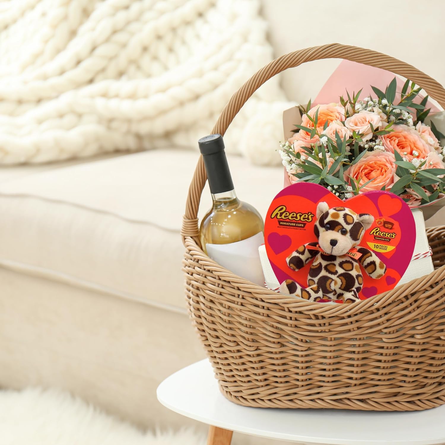 Reese's Valentine's Day Heart Box with Plush Bear, Individually Wrapped Peanut Butter Cups Inside, Festive Candy Gift, 3.10 Ounces