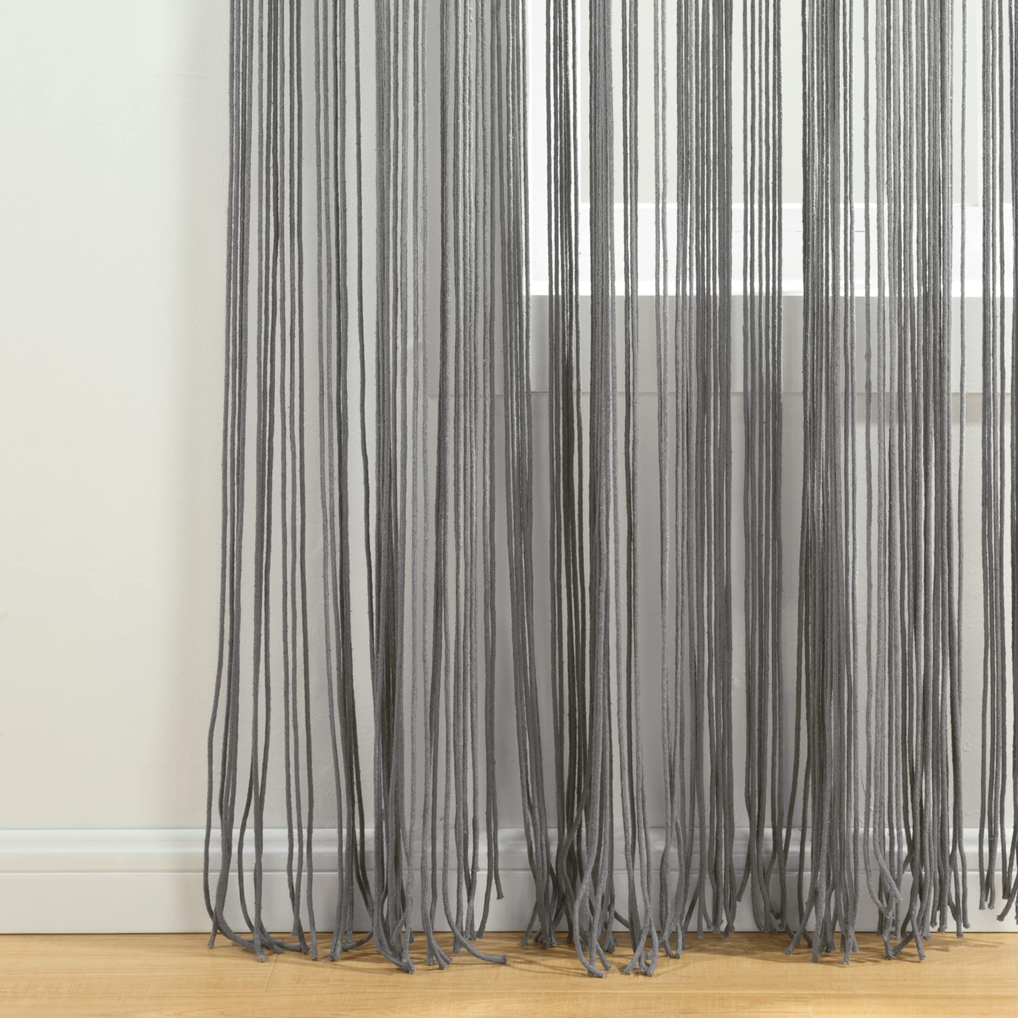 Lush Decor Rideau de fenêtre bohème en Coton macramé avec Pompons - Séparateur de pièce - Toile de Fond de Mariage - Décoration Murale - 213,4 cm (L) x 127 cm (l) - Gris