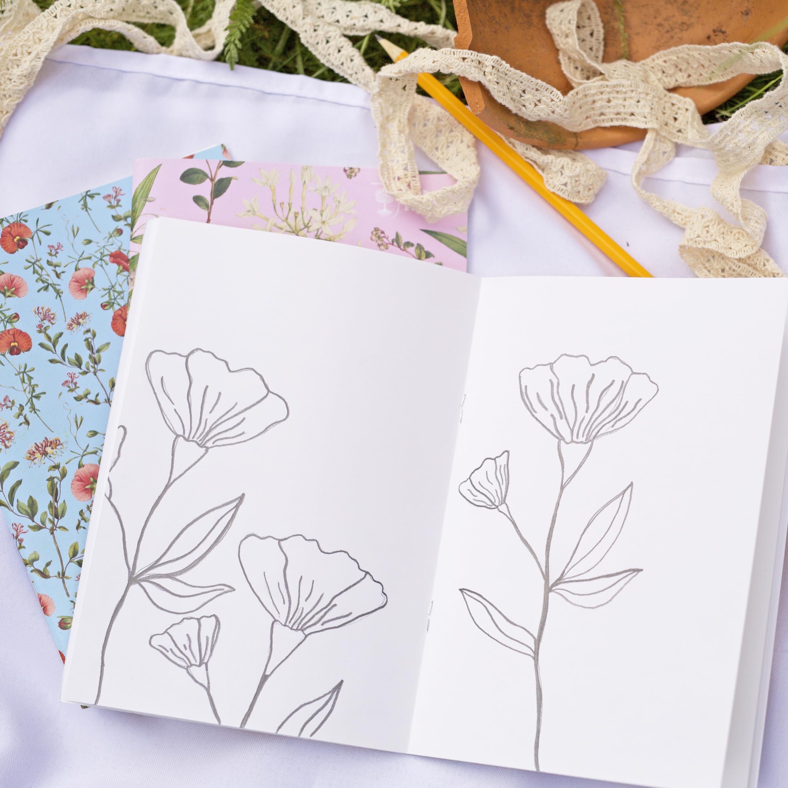 RHS The Royal Horticultural Society 40 Page Stapled Sketchbook (100gsm), Edwards, A5 Pack of 3, Multicoloured - Image 3