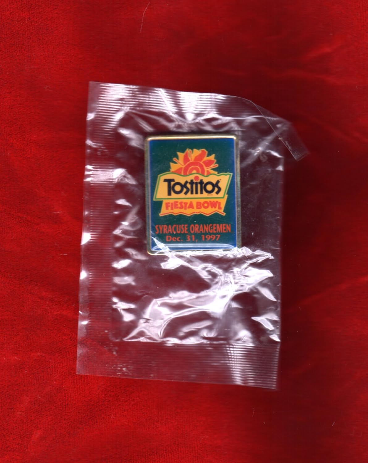 1997 Syracuse University Fan Pin. NCAA Football Bowl Ephemera