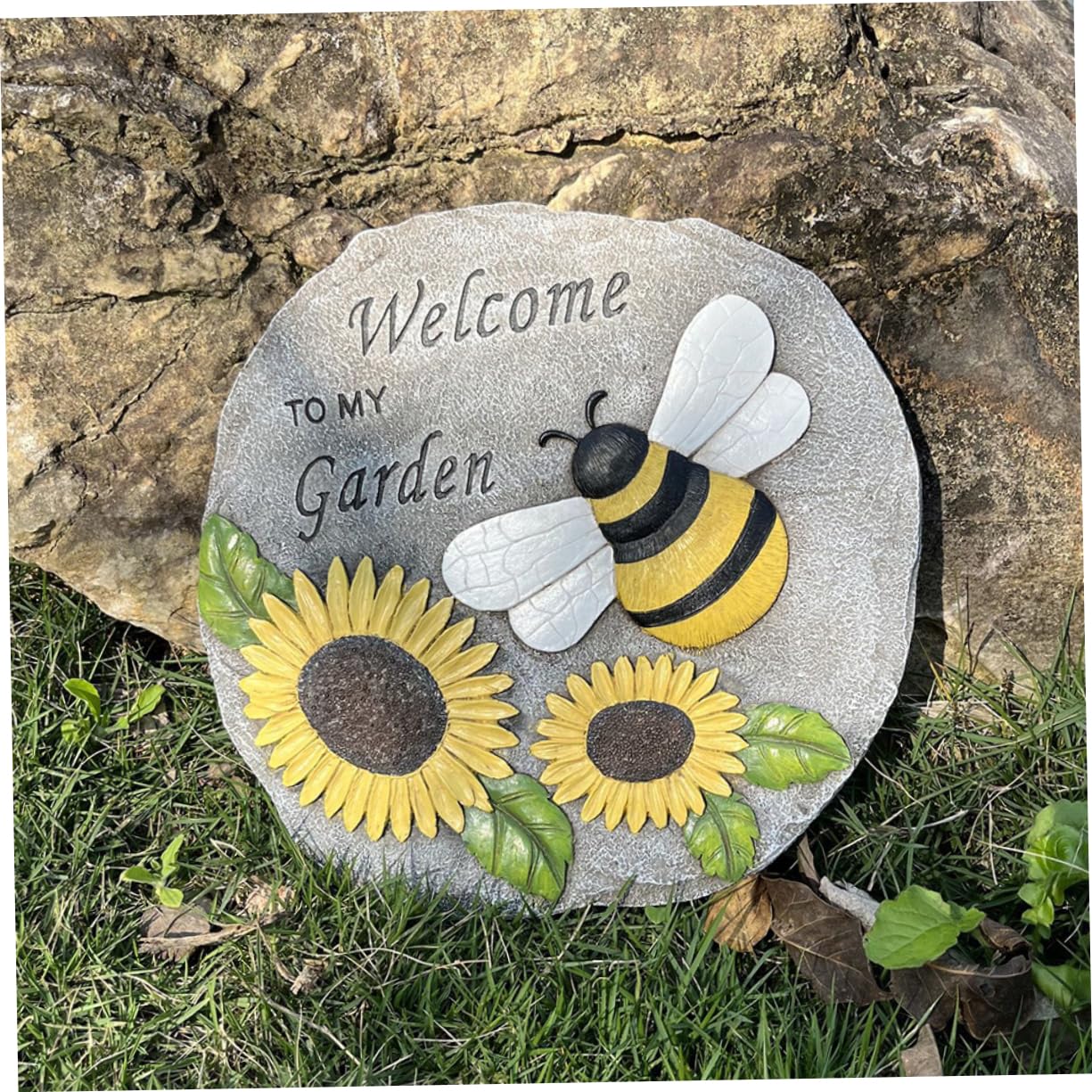 Garden Decorative Bee Pattern Stepping Stone Resin Footprint Stone for Lawn and Patio Decor Unique Sunflower Design for Outdoor Spaces for Pathways and Courtyards